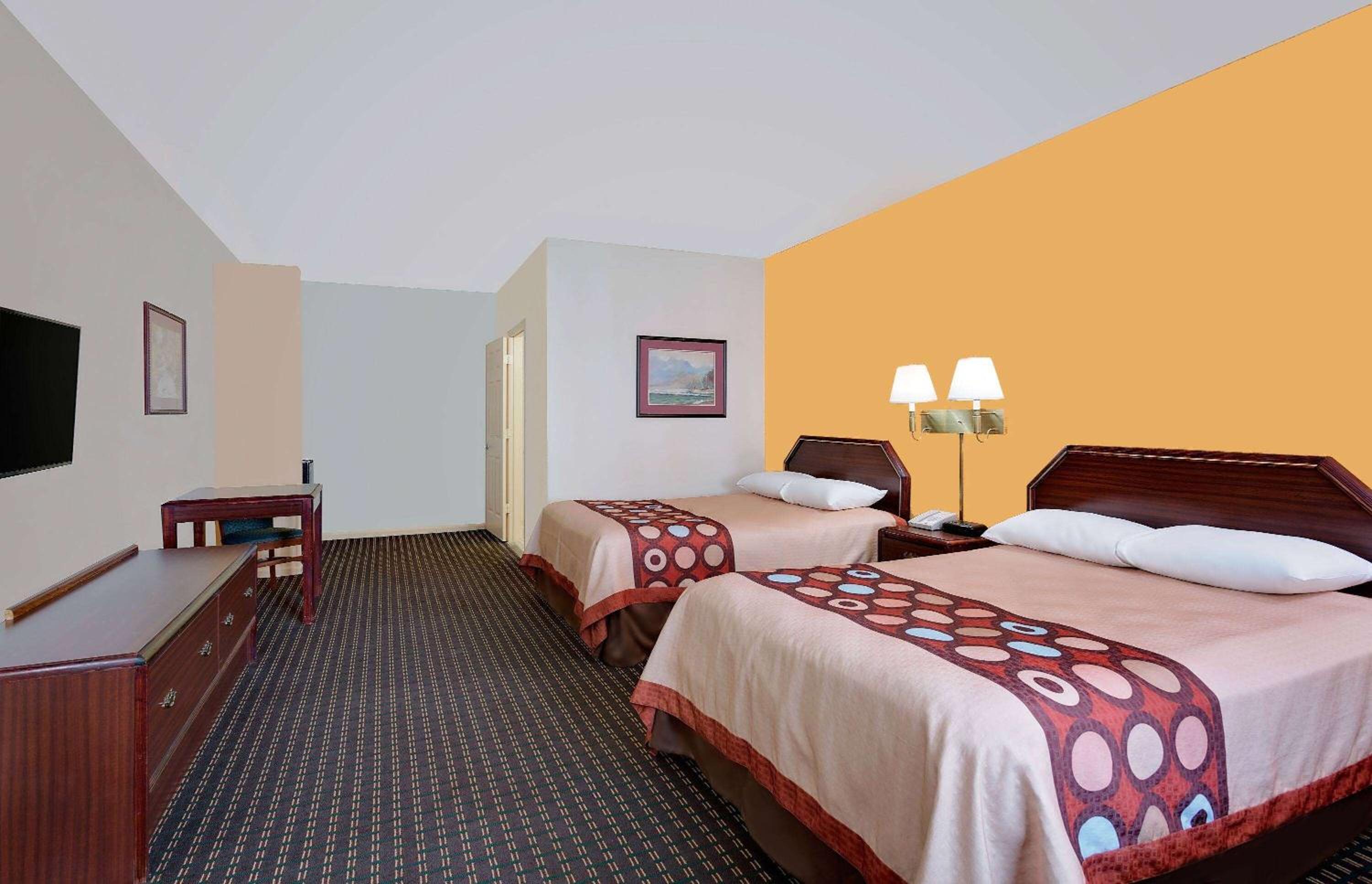 Super 8 by Wyndham Hillsville view 3