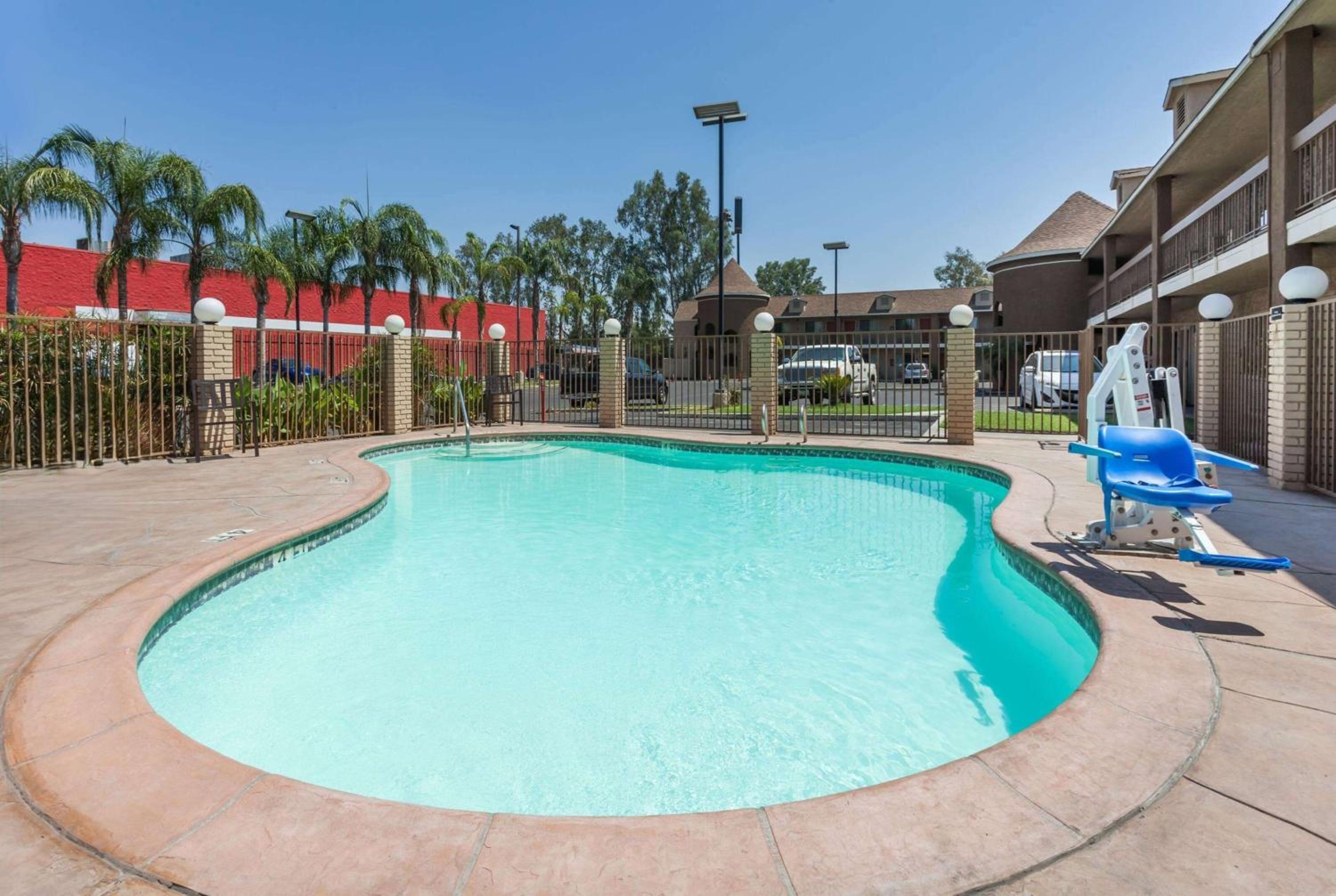 Super 8 by Wyndham Bakersfield South CA