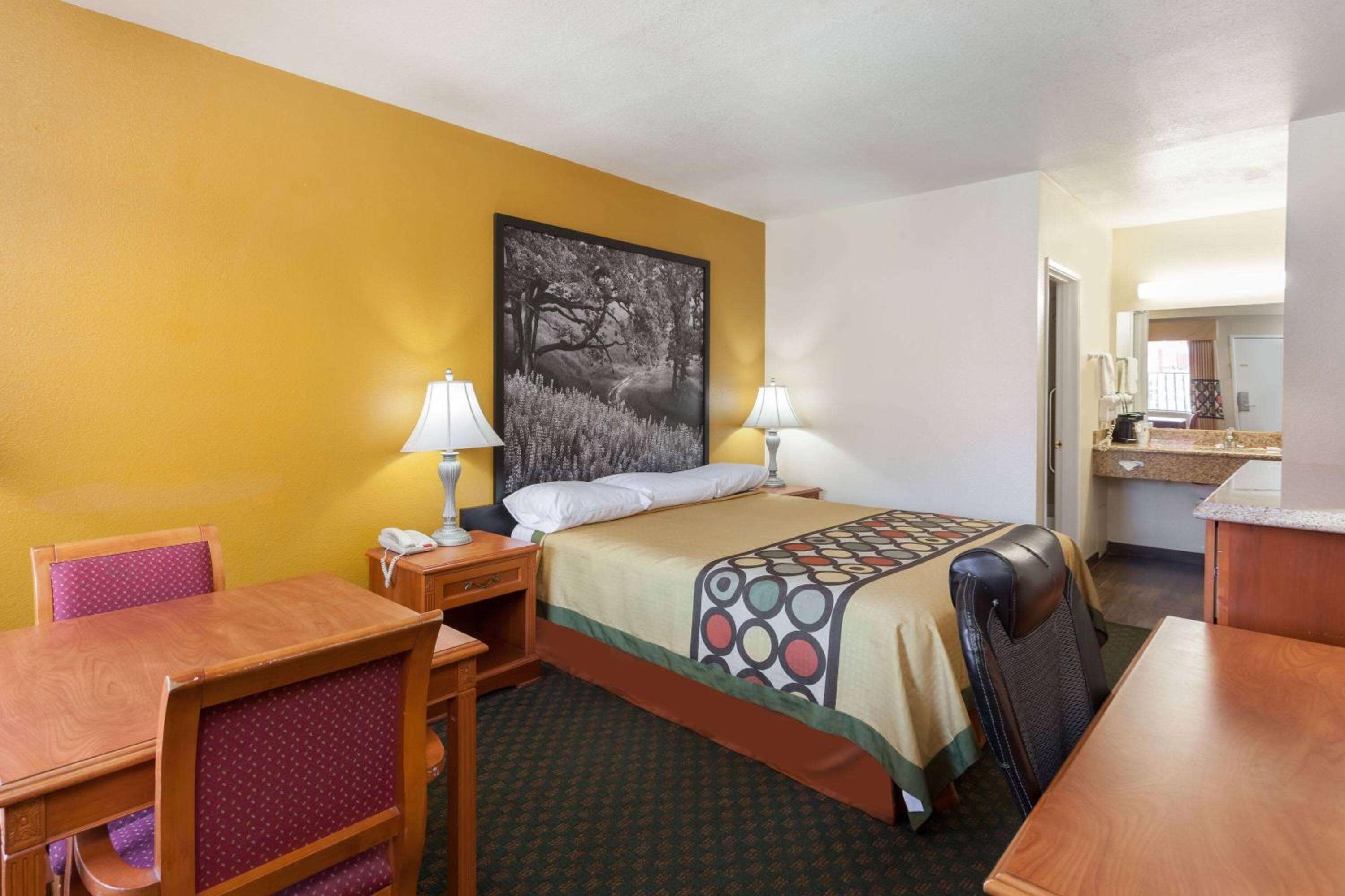 Super 8 by Wyndham Bakersfield South CA, Photo 11