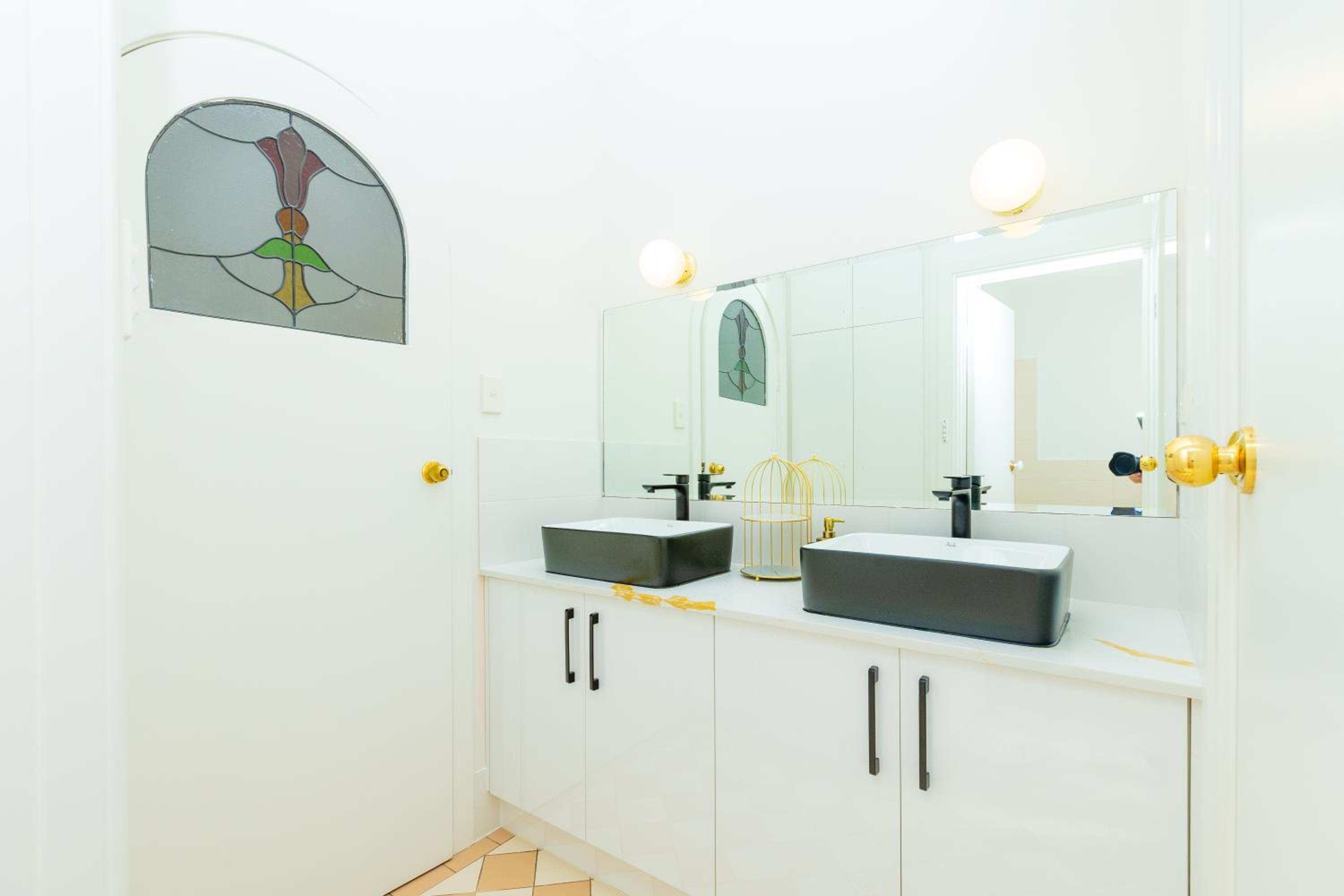 Glenelg House Modern 5QBed,1cot,3Bth, 4TV,FastWIFI