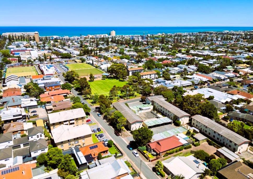 Glenelg House Modern 5QBed,1cot,3Bth, 4TV,FastWIFI