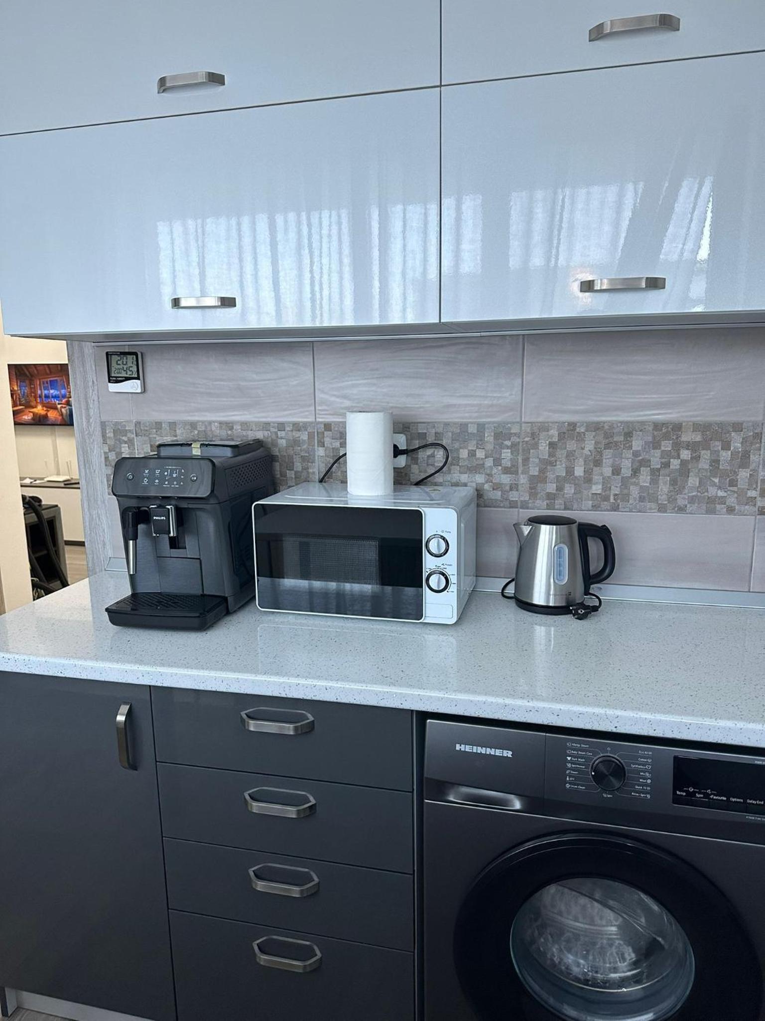 Alex Mnl Lux Apartment free parking D12 view 5