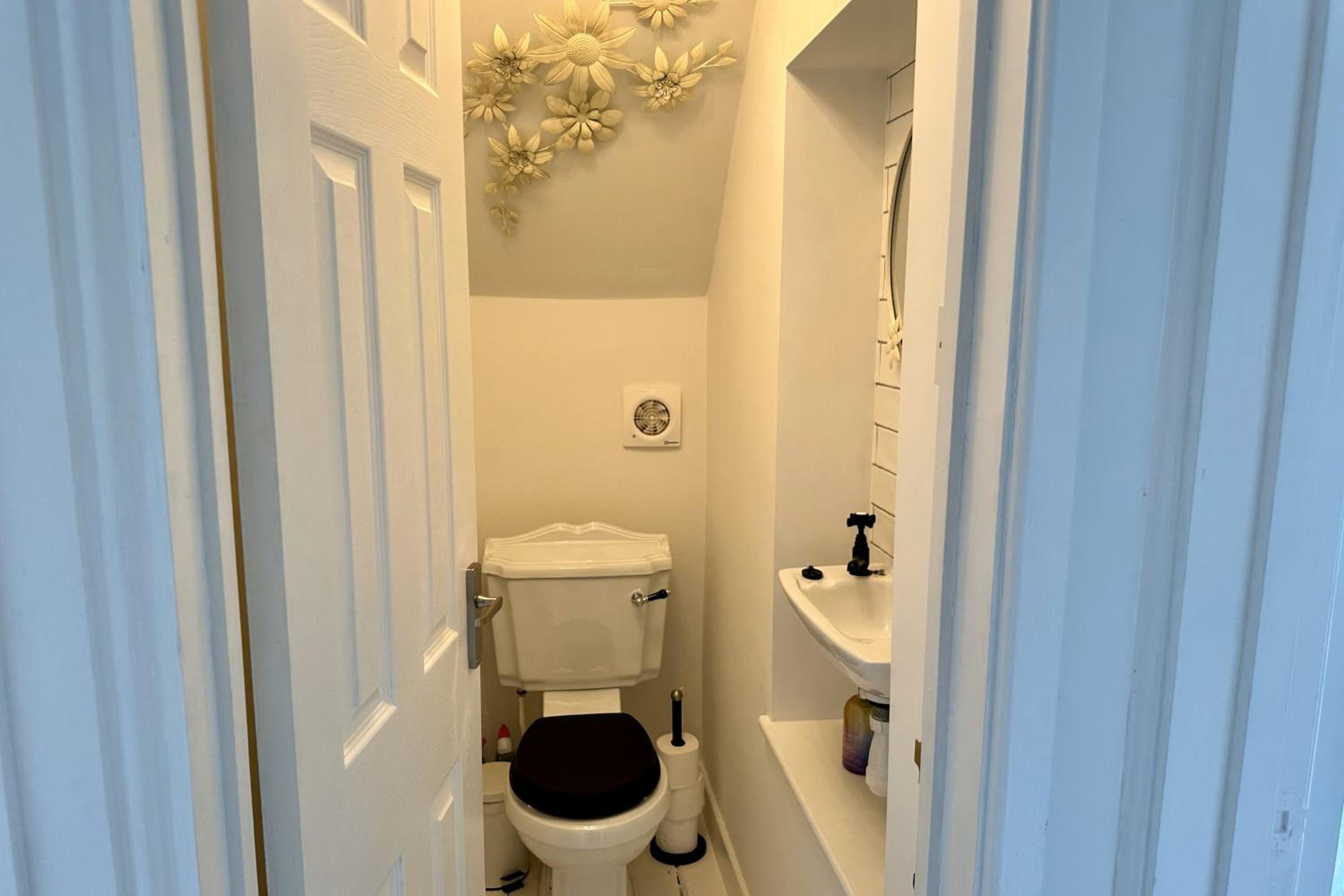 Periwinkle Cottage by Winterton Cottages