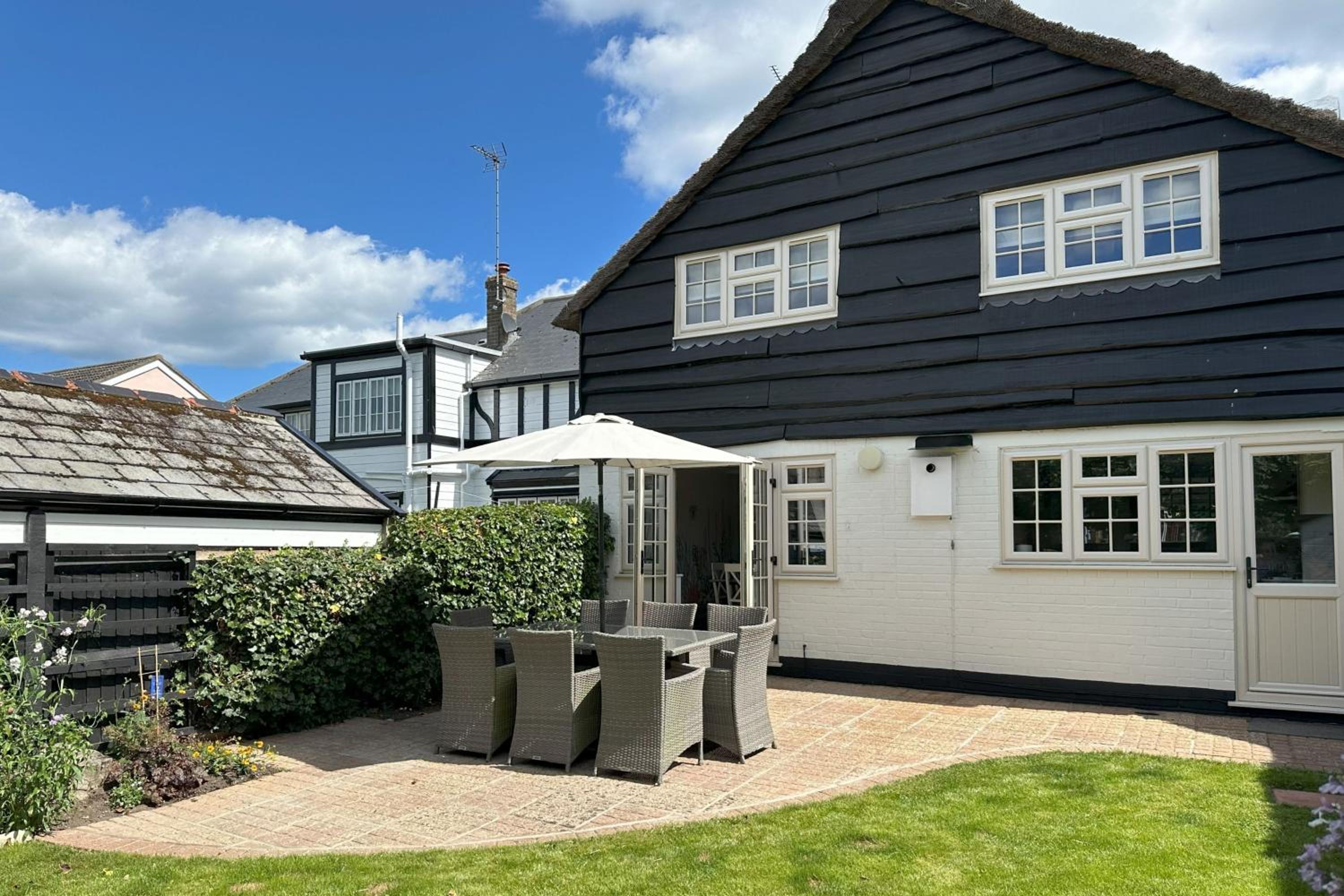 Periwinkle Cottage by Winterton Cottages