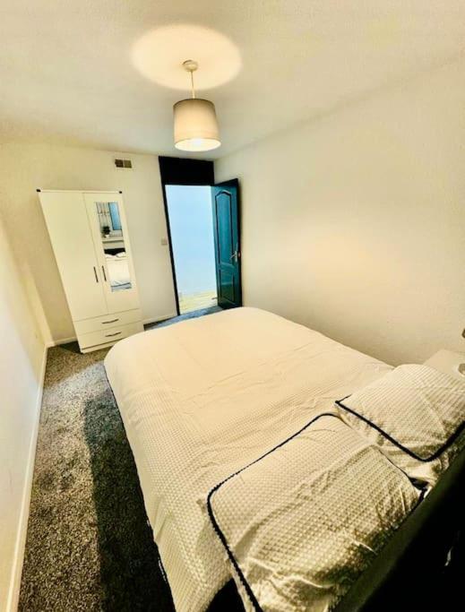 Luxury two bedroom skyline views Apartment