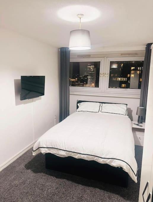Luxury two bedroom skyline views Apartment