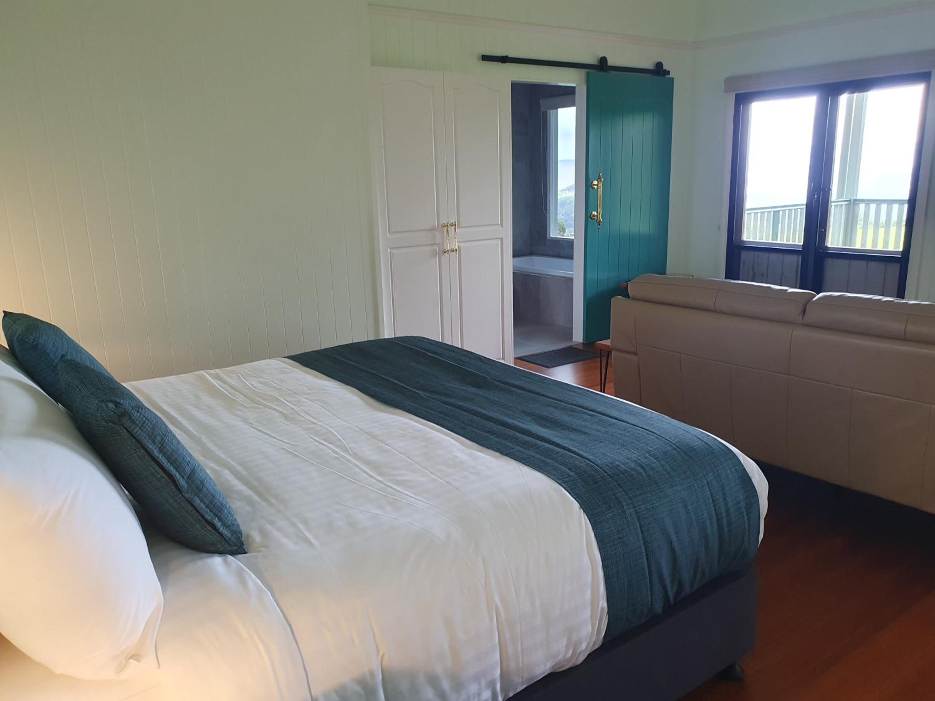 Couples Accessible Cabin, Zarina Country Cabins, 6