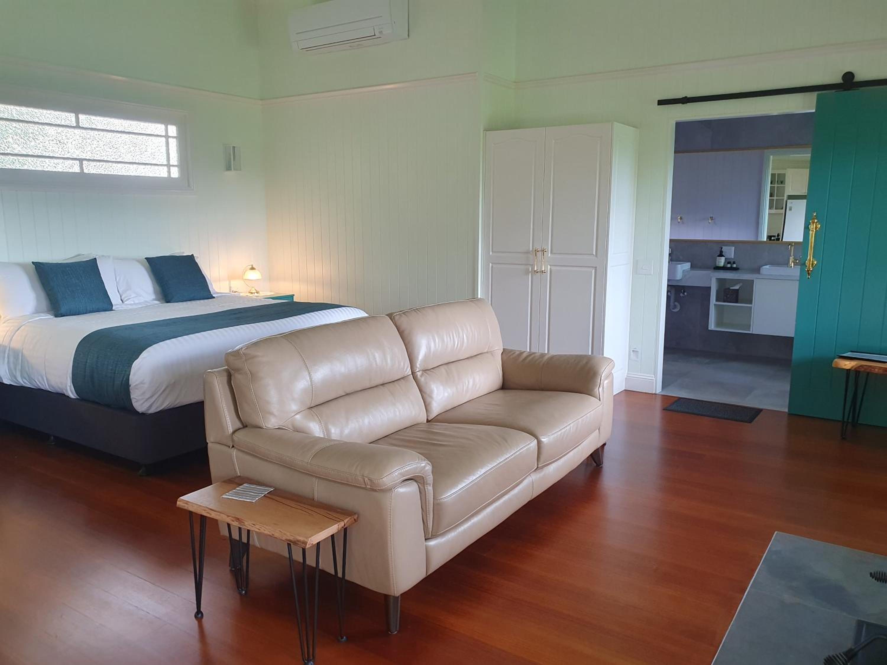 Couples Accessible Cabin, Zarina Country Cabins, 6