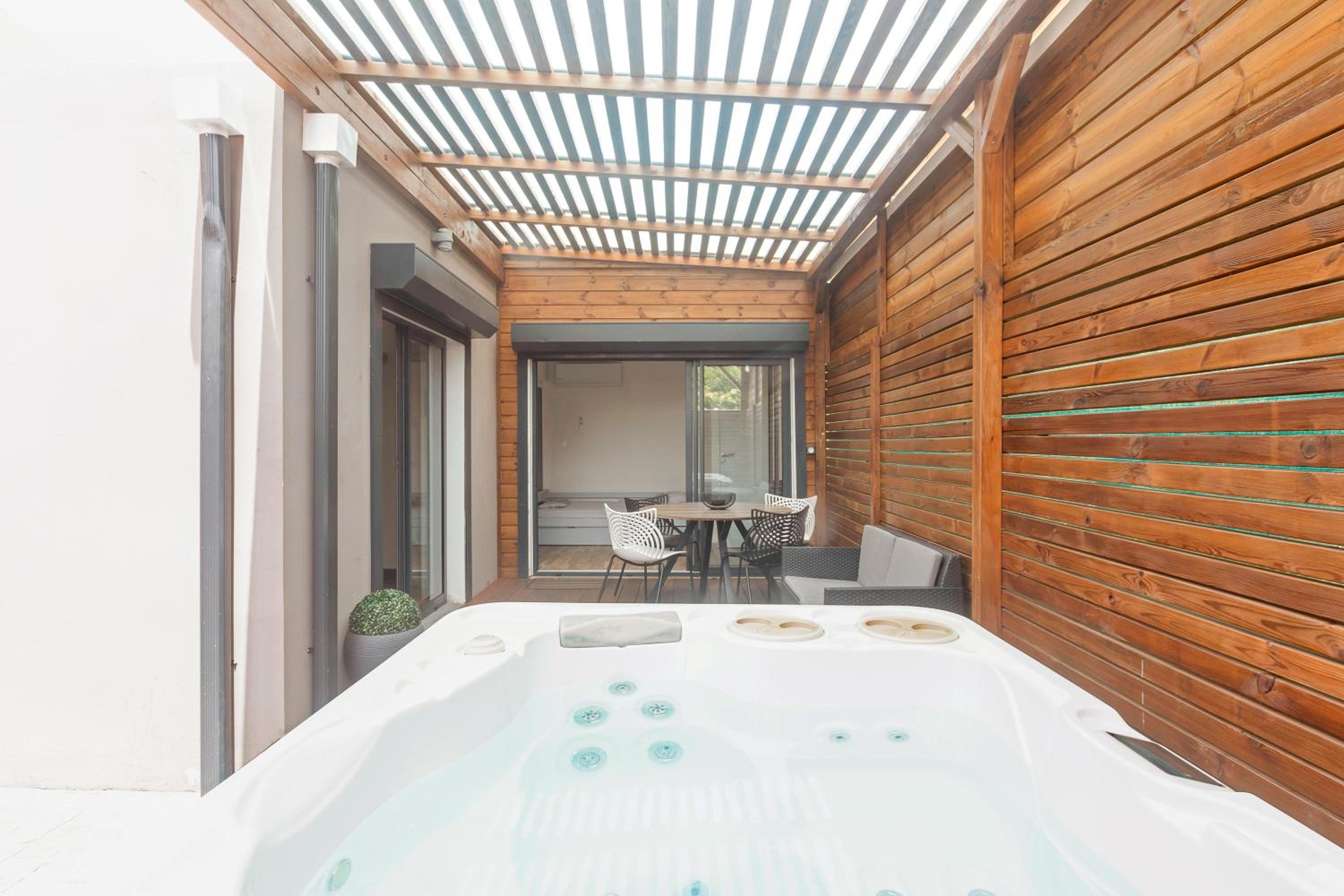 Villa Pheron - De standing - Jacuzzi 5 Personnes