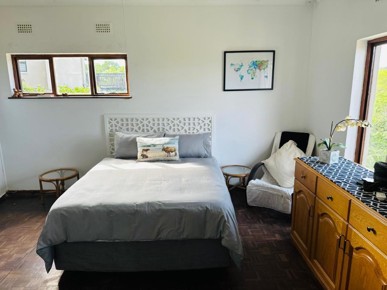 Breeze & Bliss Beach House 300m Walk to the Beach! view 4