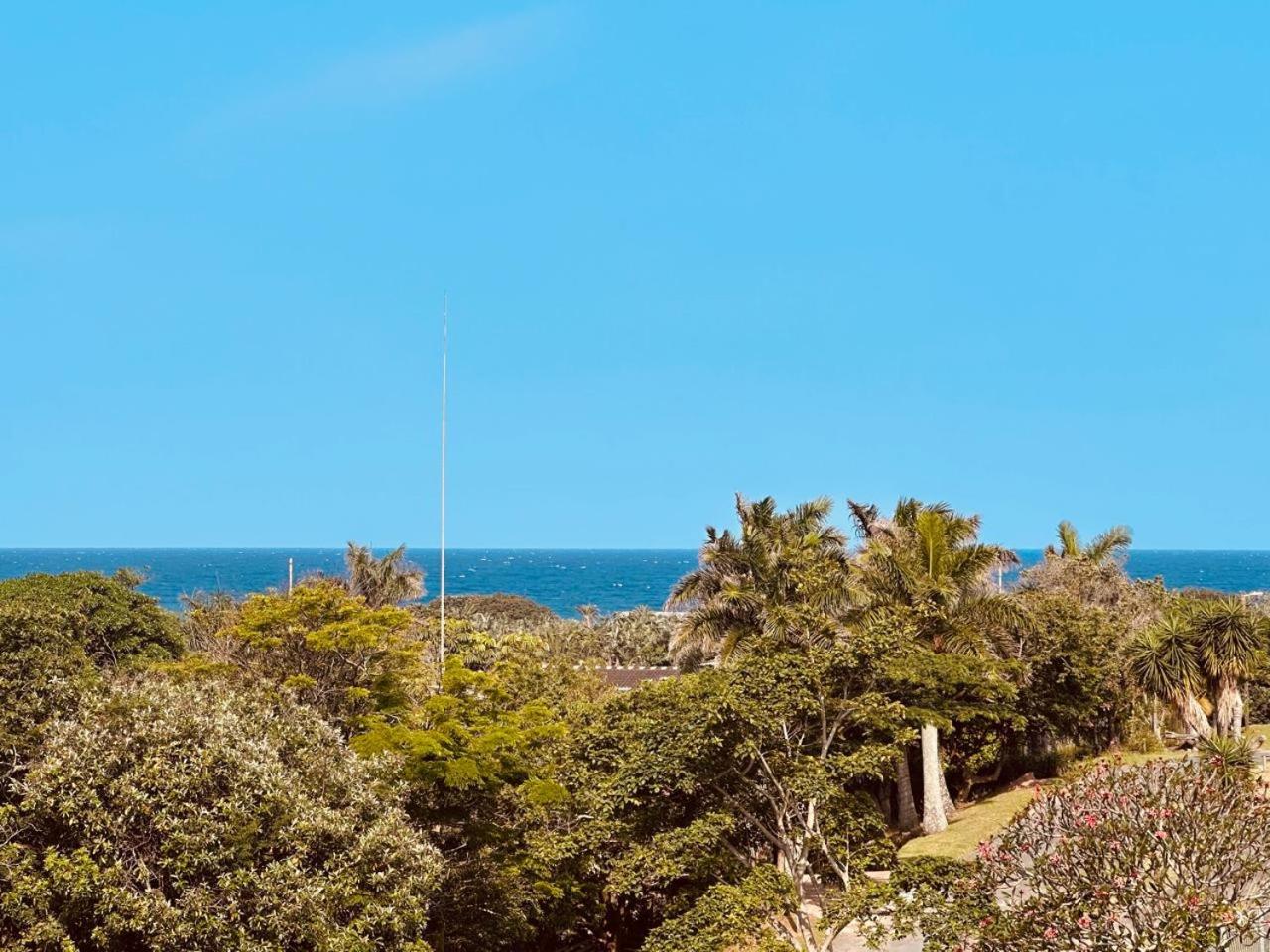 Breeze & Bliss Beach House 300m Walk to the Beach! view 2