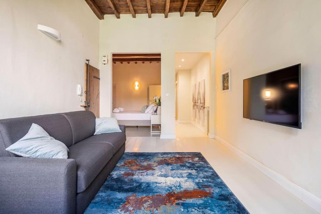 Modern Loft 1 min to Basilica of Santa Croce