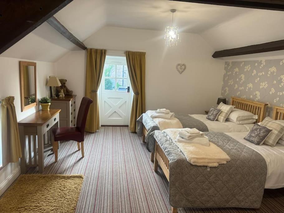 Parr Cottage at Snape Castle Mews view 2