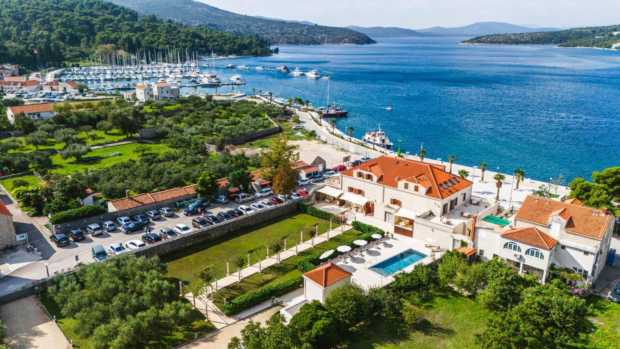 Hotel Apartments Villa Riva - Image 1