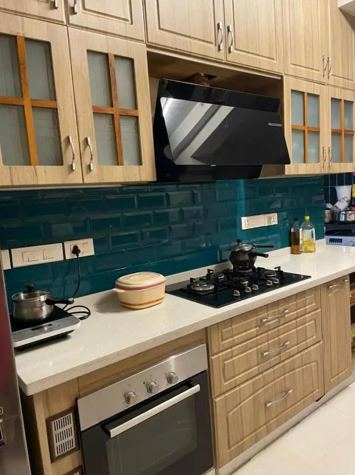 3BHK large Flat for Family, 300 mbps, near metro,Magnificia view 4