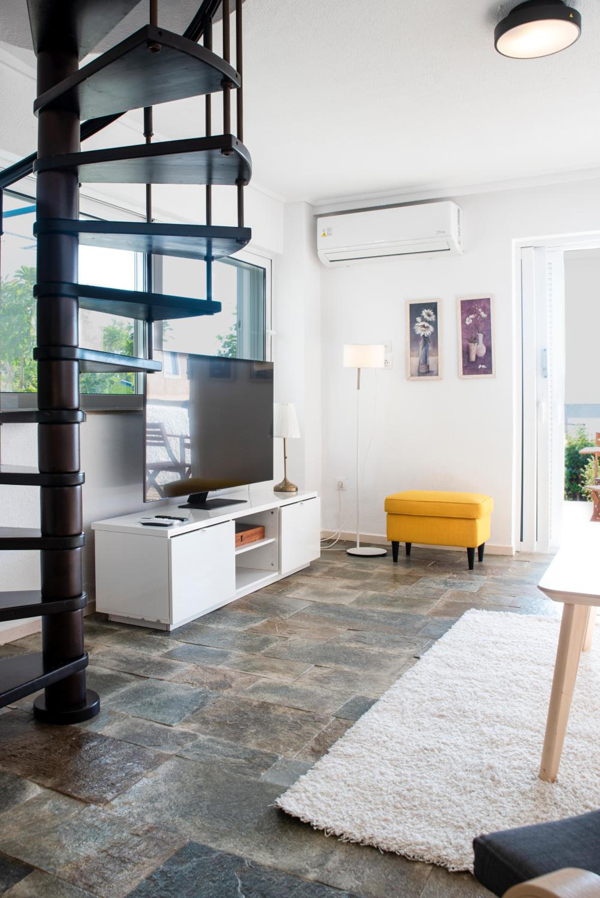 Panoramic Seaview Maisonette with Garden