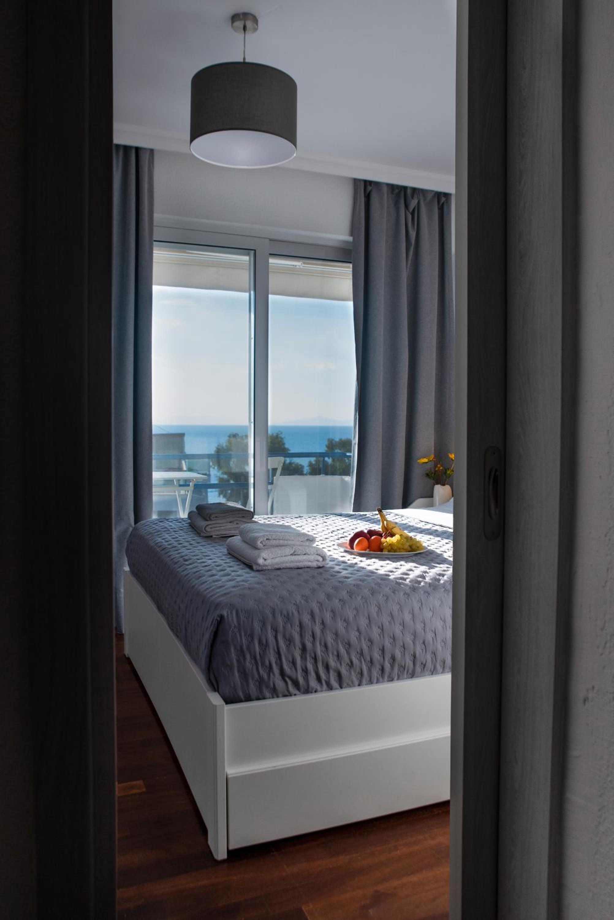 Panoramic Seaview Maisonette with Garden