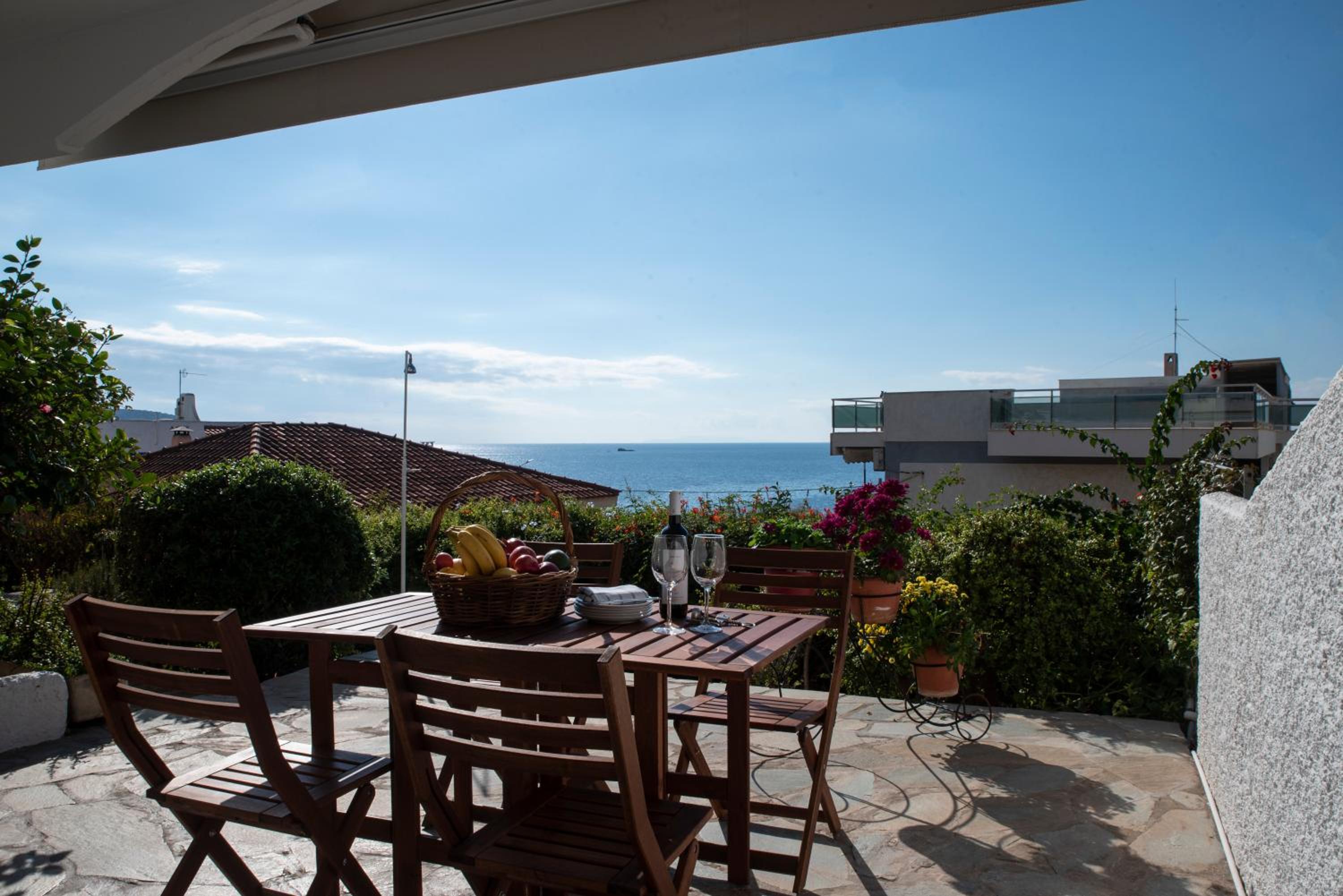 Panoramic Seaview Maisonette with Garden