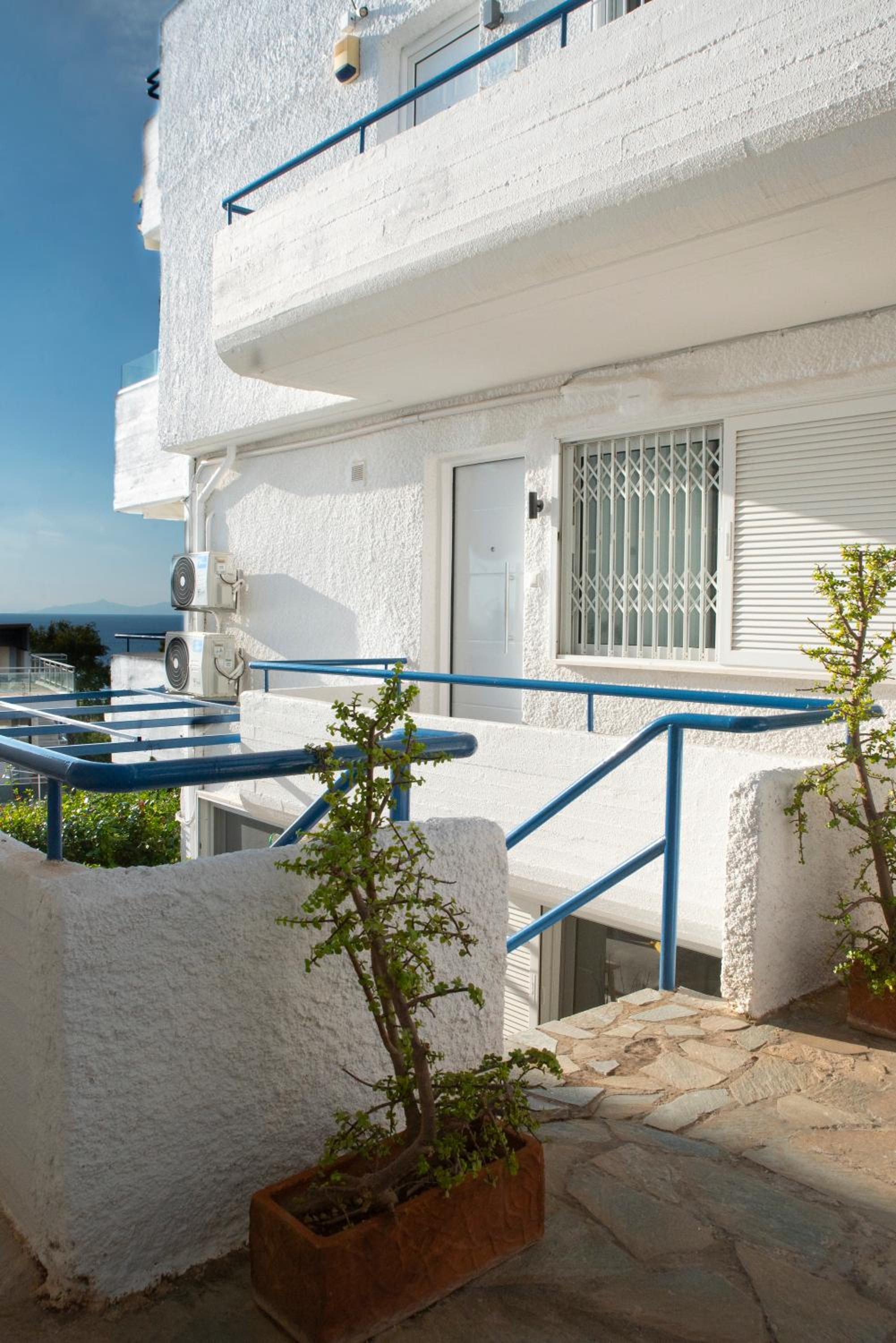 Panoramic Seaview Maisonette with Garden