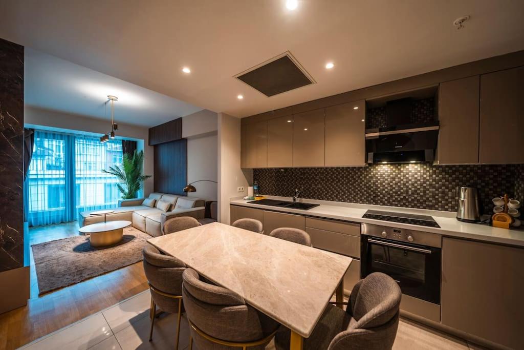3BR Apartment in Taksim w-pool,parking MGD0mlib