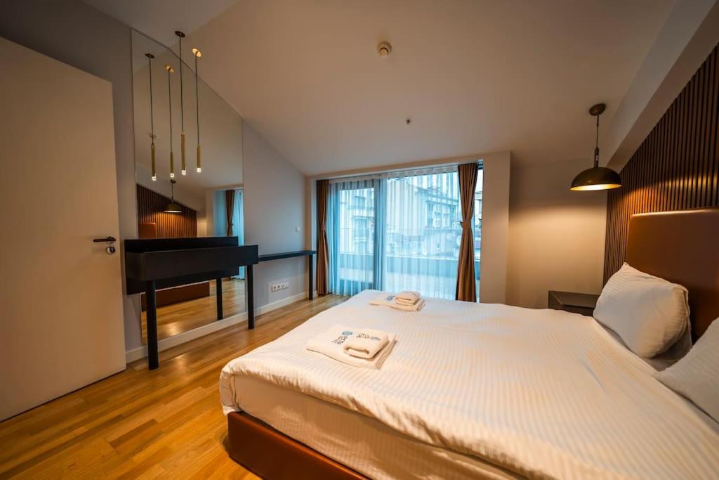 3BR Apartment in Taksim w-pool,parking MGD0mlib
