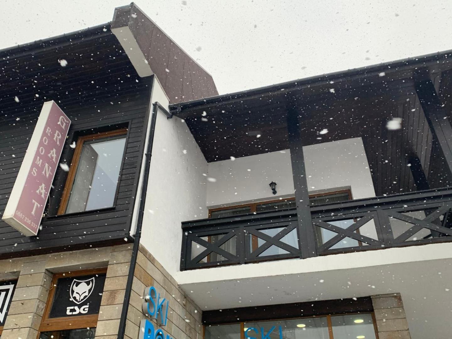 Granat Gondola Apartments next to Ski Lift