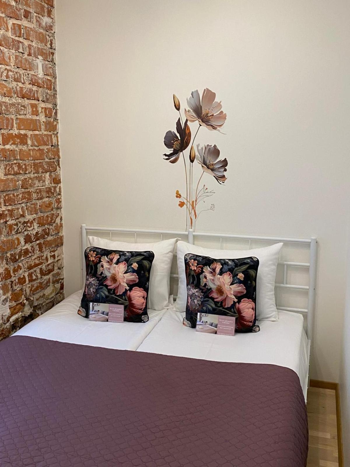 Cozy 1-bedr in the centre near Old Town with private parking view 3