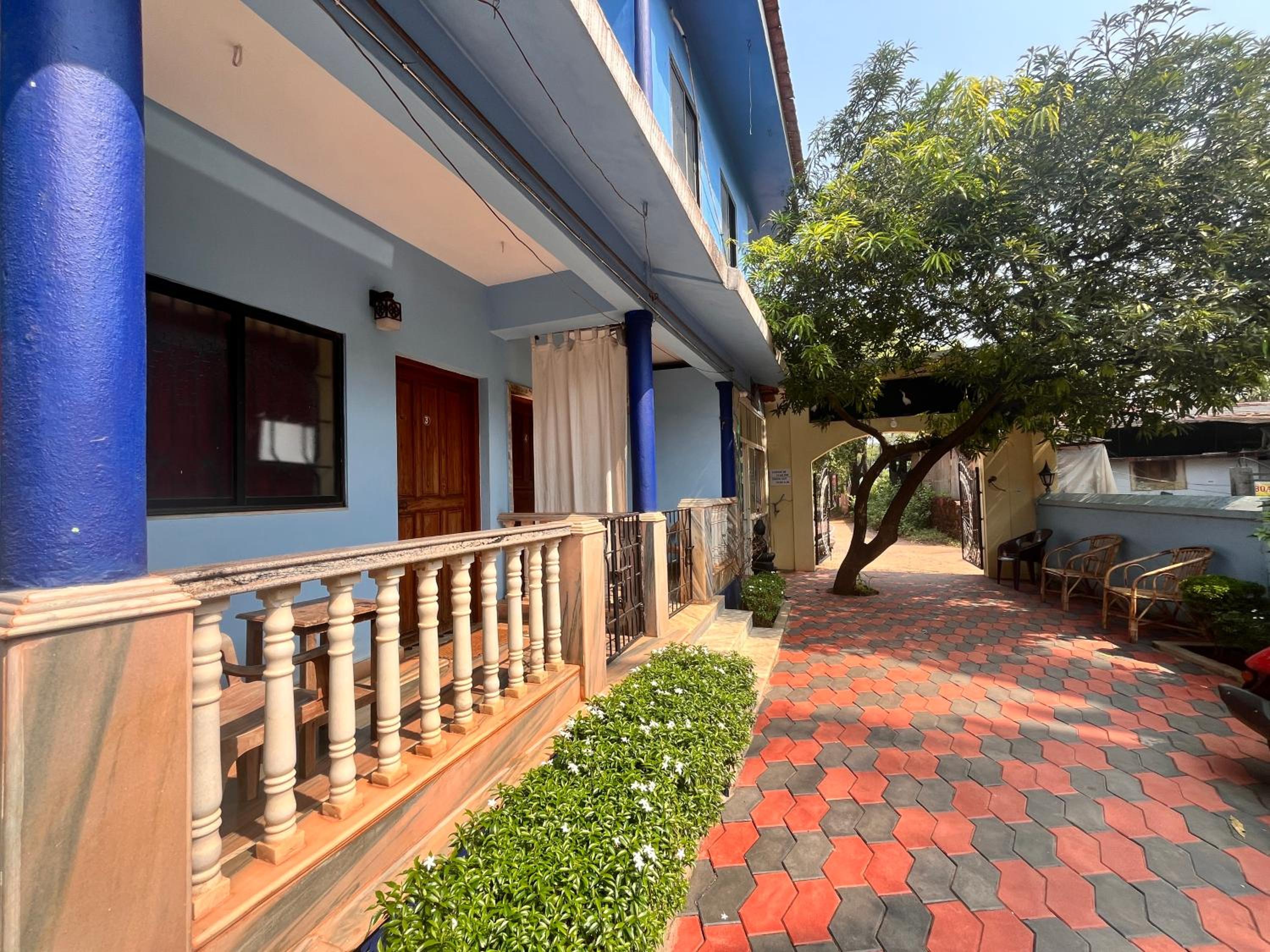 Shamba's Blue House- Morjim Turtle Beach view 4