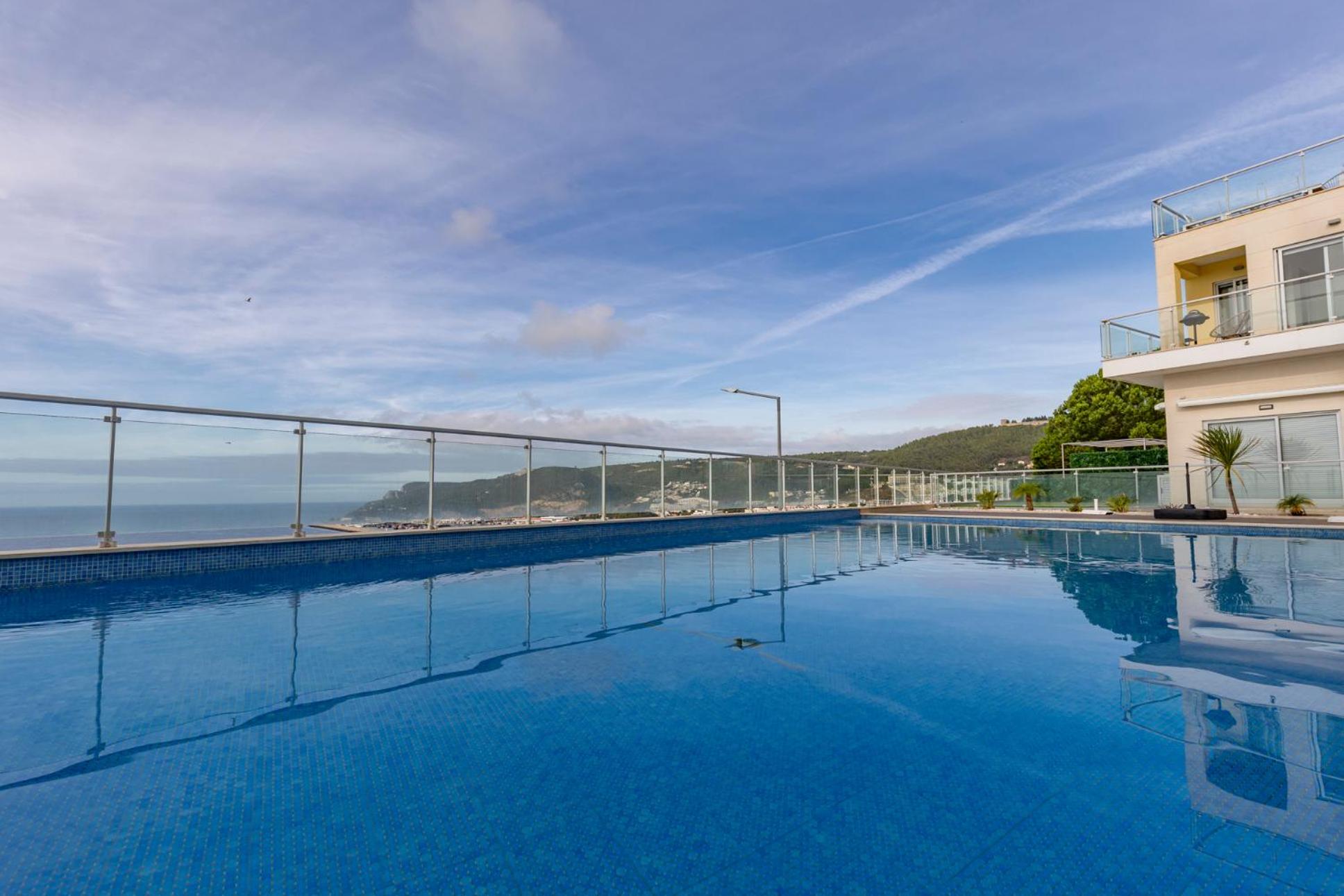 Cliffs Apartment - Astonishing view over Sesimbra bay by Trip2Portugal