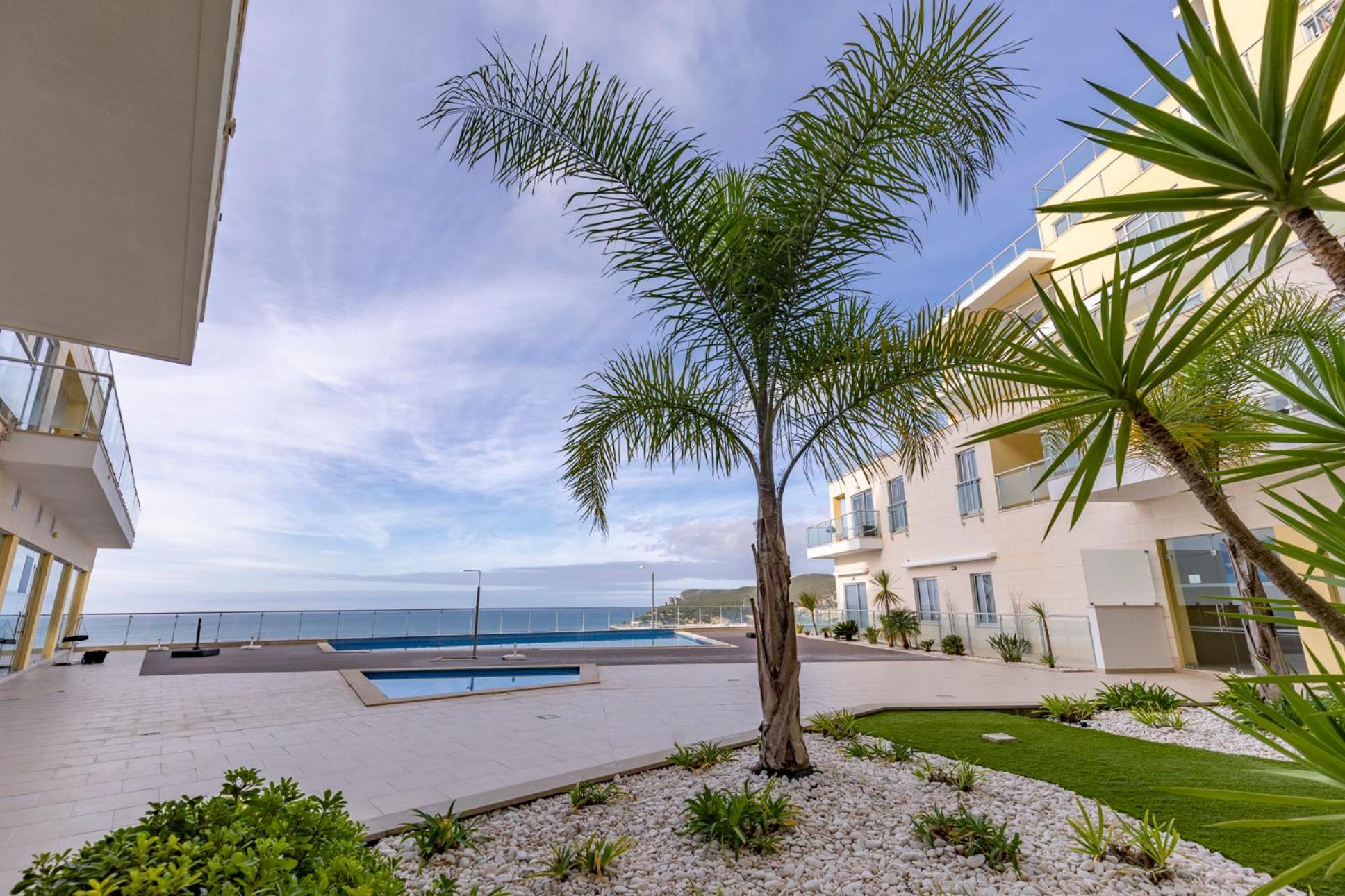 Cliffs Apartment - Astonishing view over Sesimbra bay by Trip2Portugal
