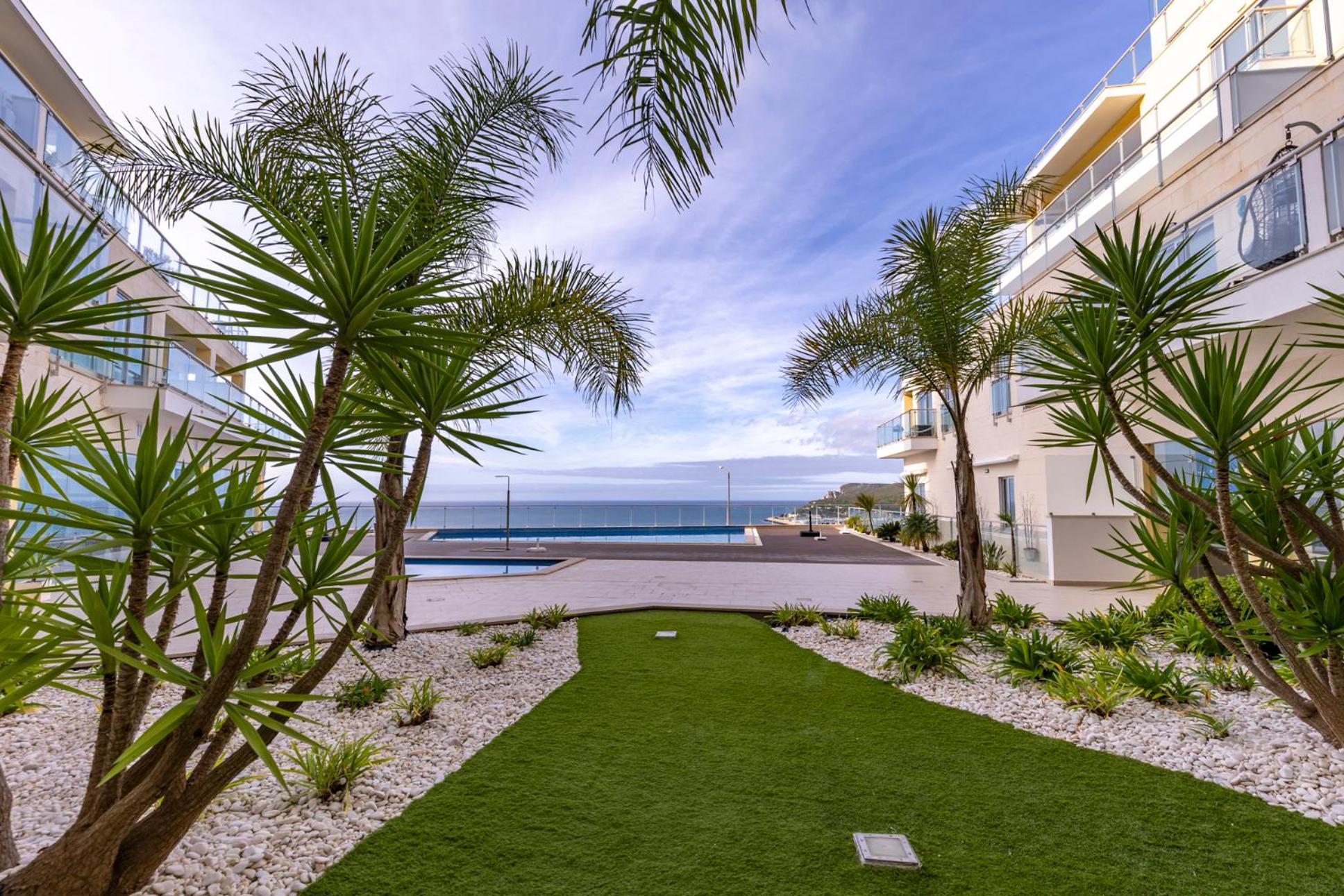 Cliffs Apartment - Astonishing view over Sesimbra bay by Trip2Portugal