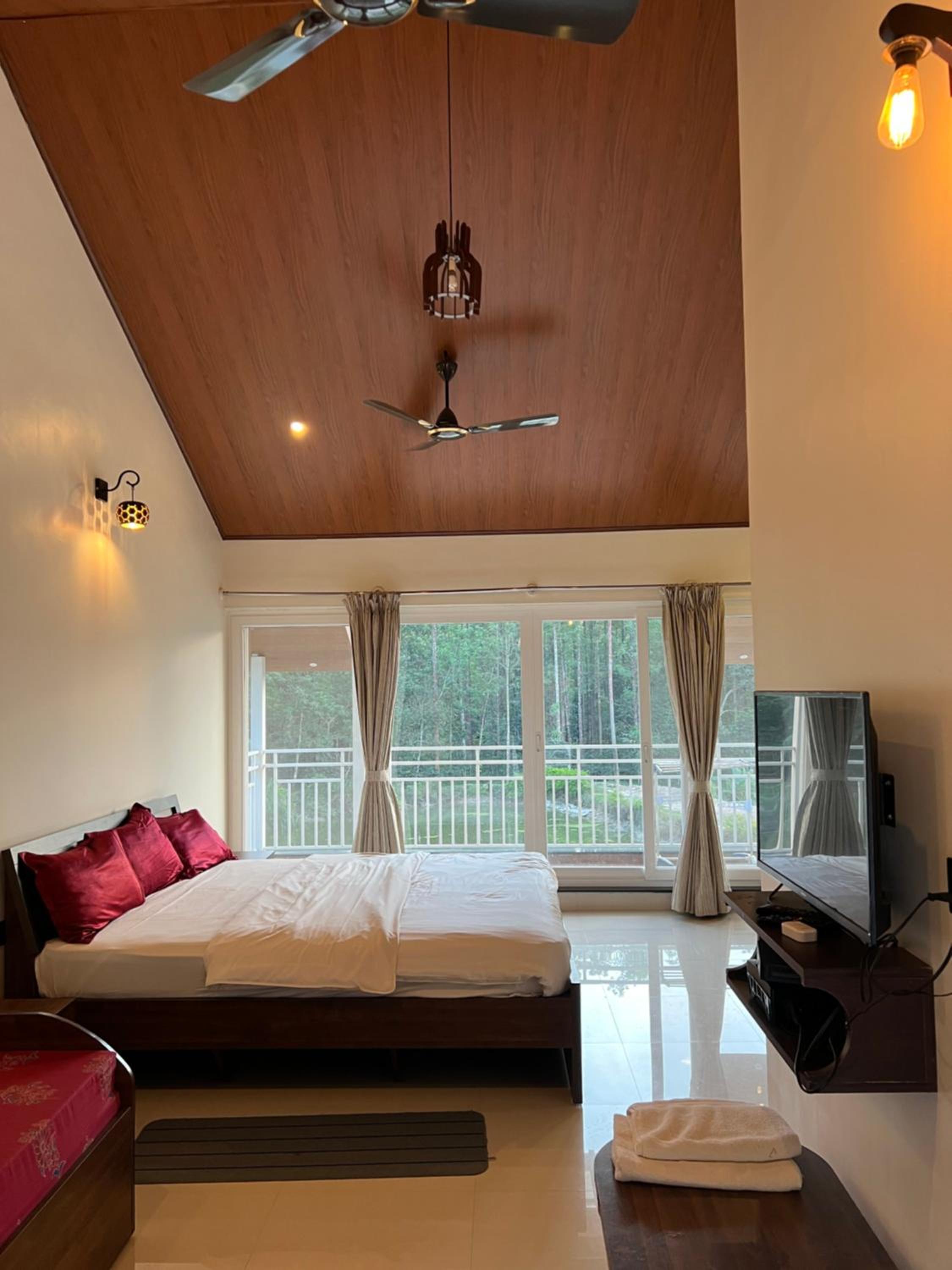 Chola Lakeview Cottages