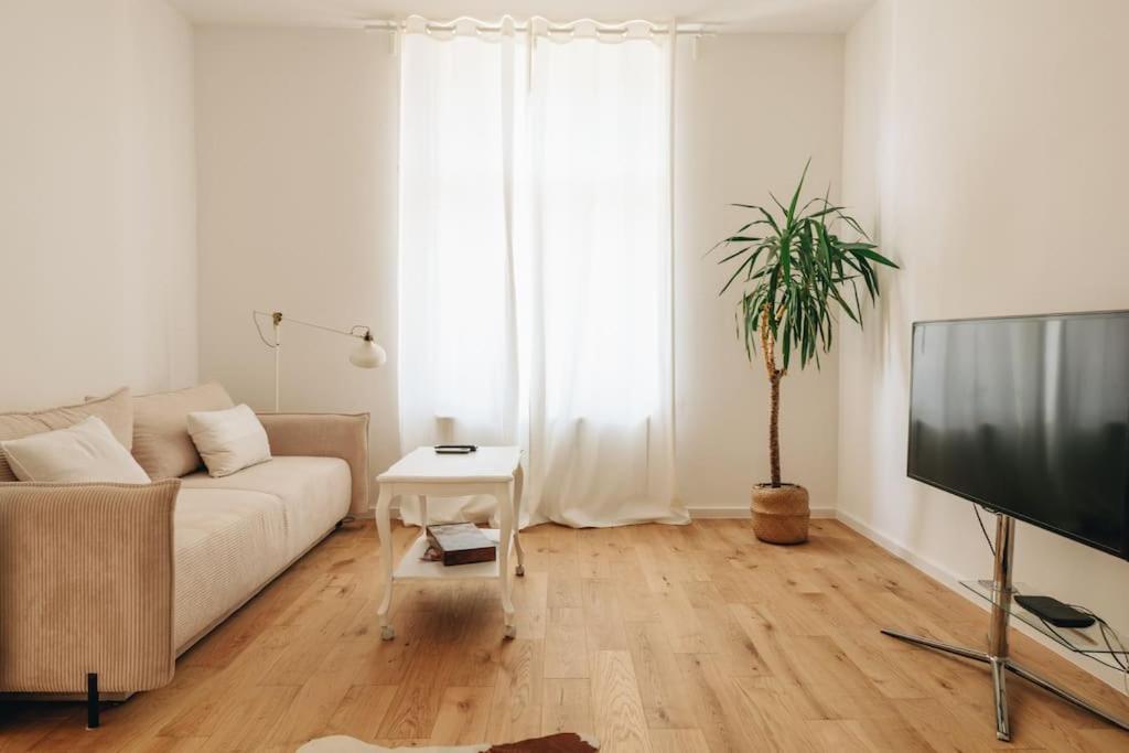 Zoe's apartman view 4