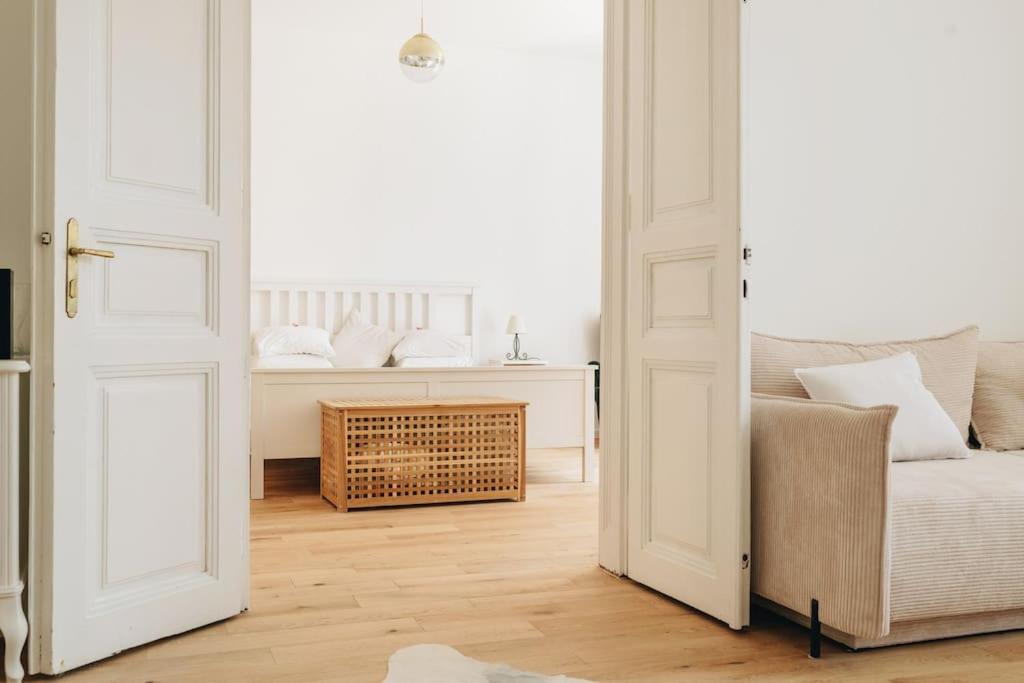 Zoe's apartman view 5