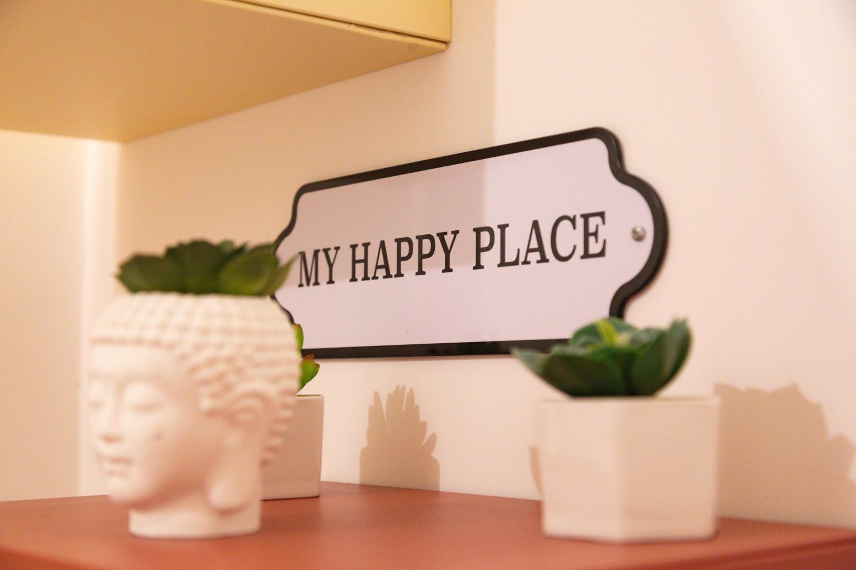 Angelina's cozy home photo 3