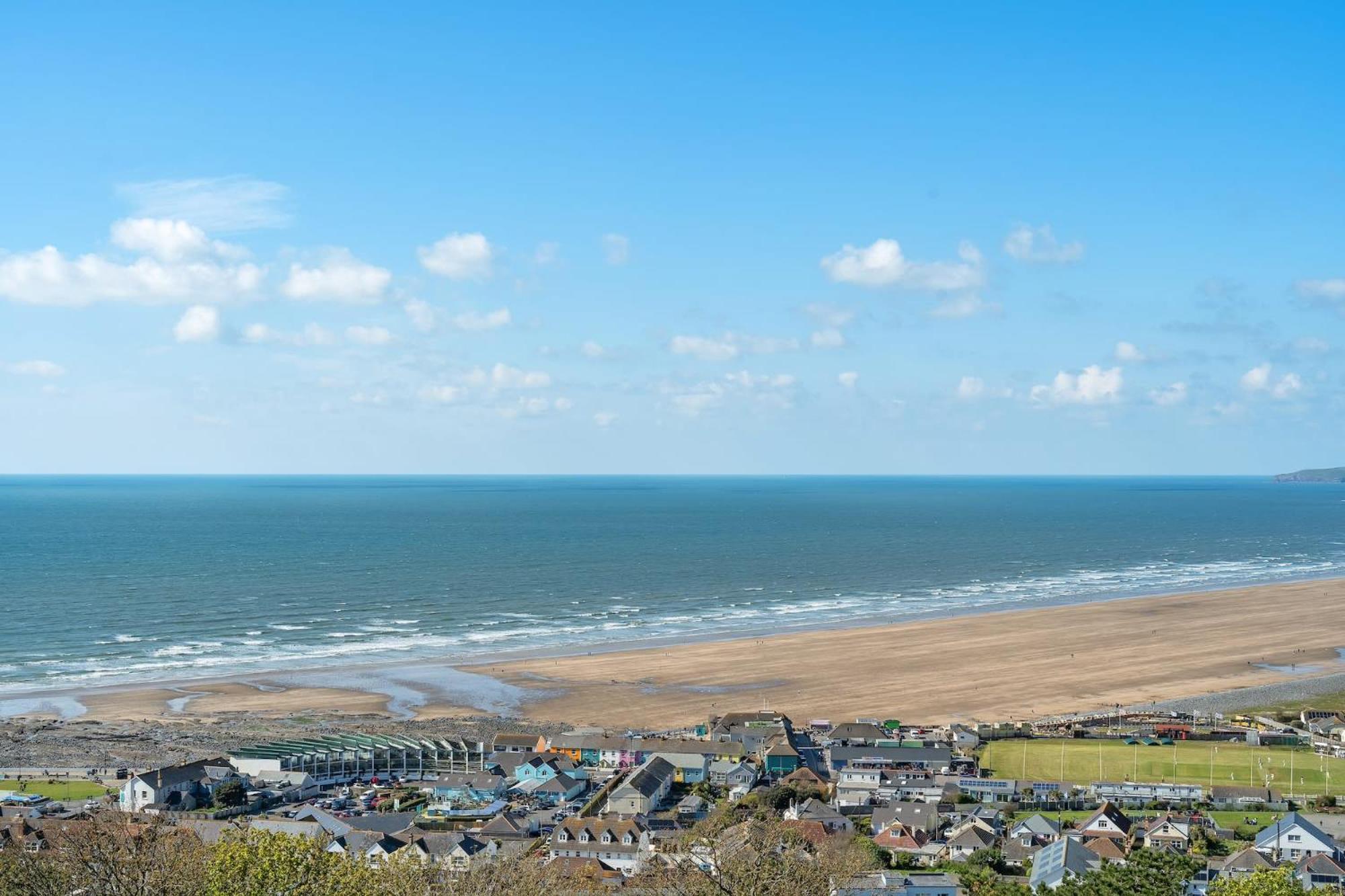 Apartment Expansive Sea Views Private Parking view 3
