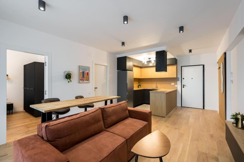 The Bronze Loft - One Cotroceni view 2