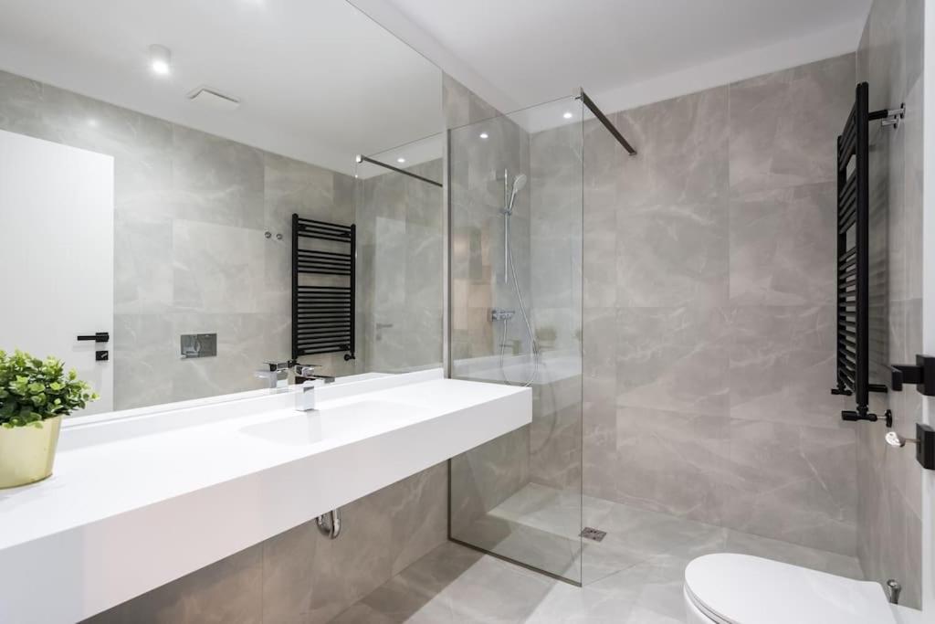 The Bronze Loft - One Cotroceni view 4