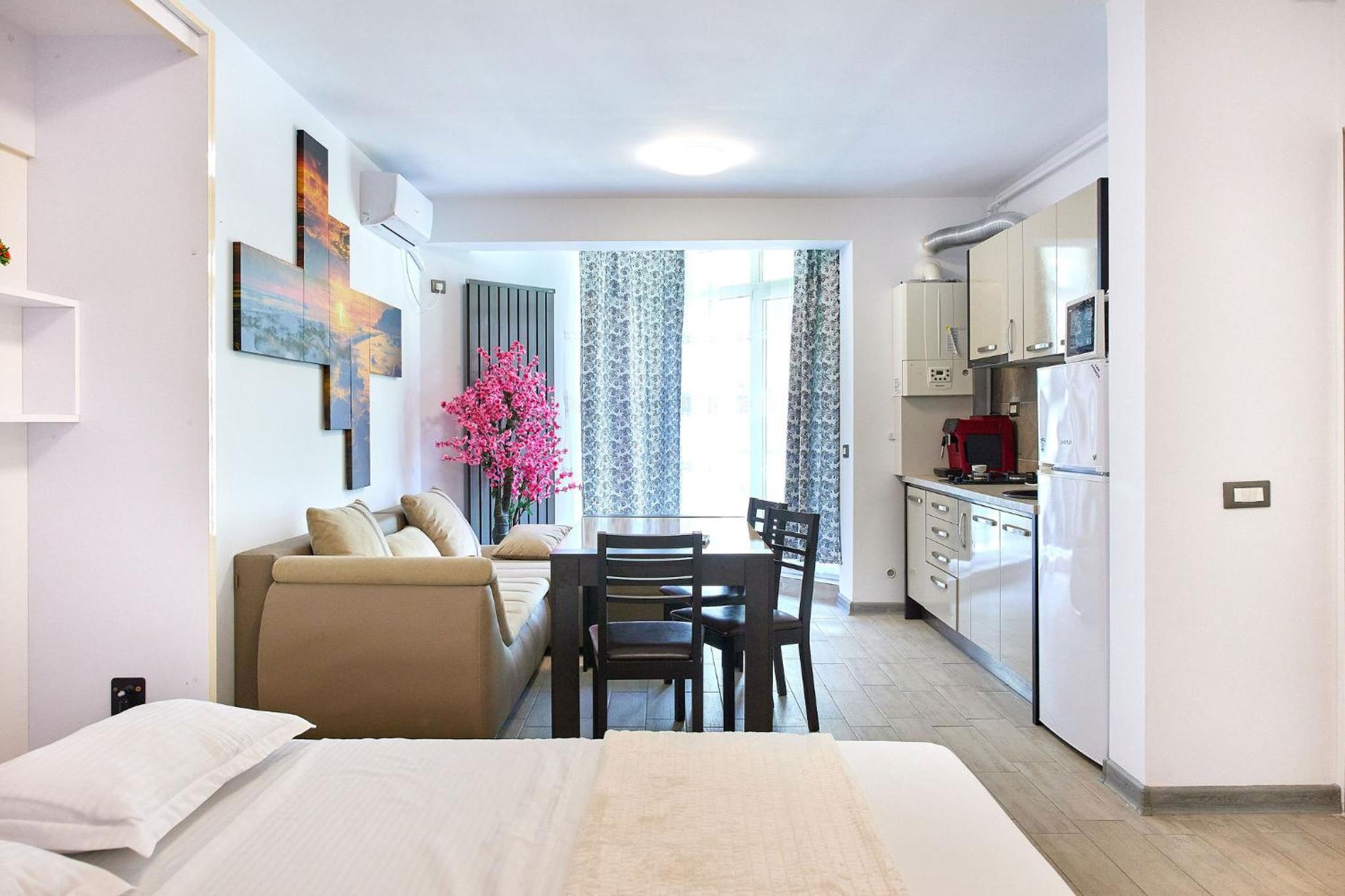 Malibu Apartment by ALZ view 3