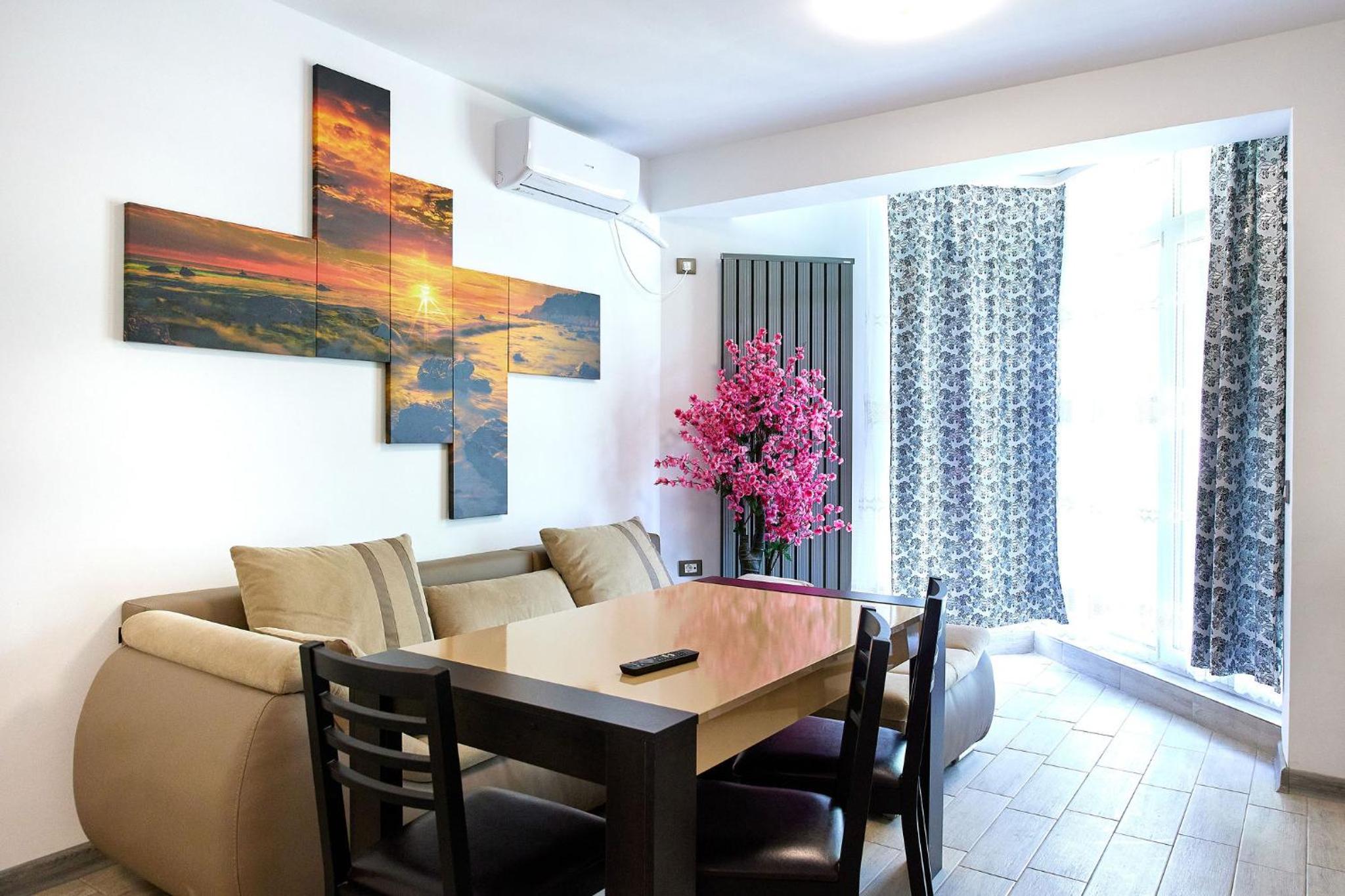 Malibu Apartment by ALZ view 4