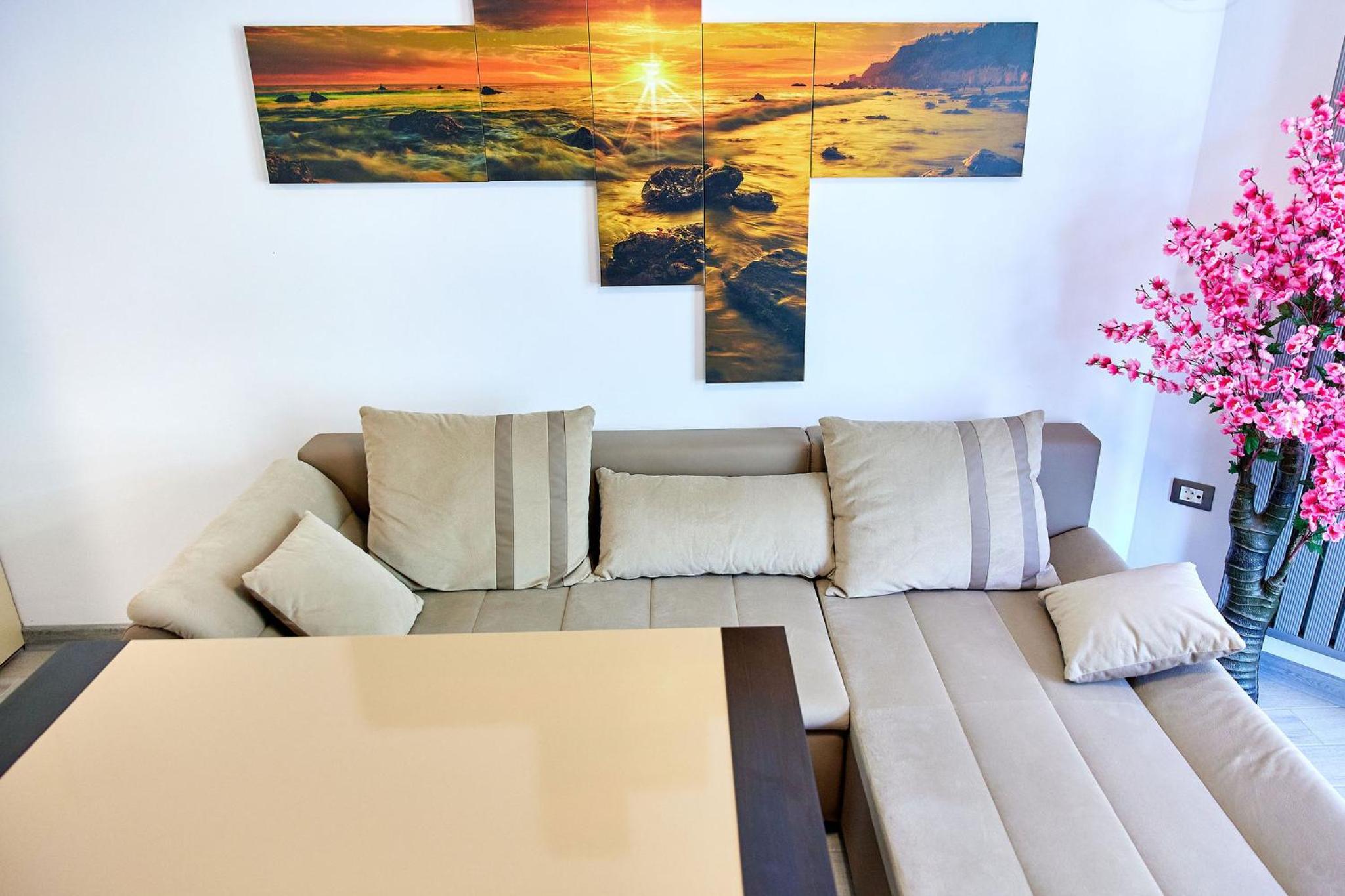 Malibu Apartment by ALZ view 5