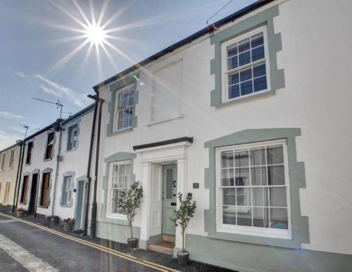 Beautiful House in Bideford on Peaceful Street view 3
