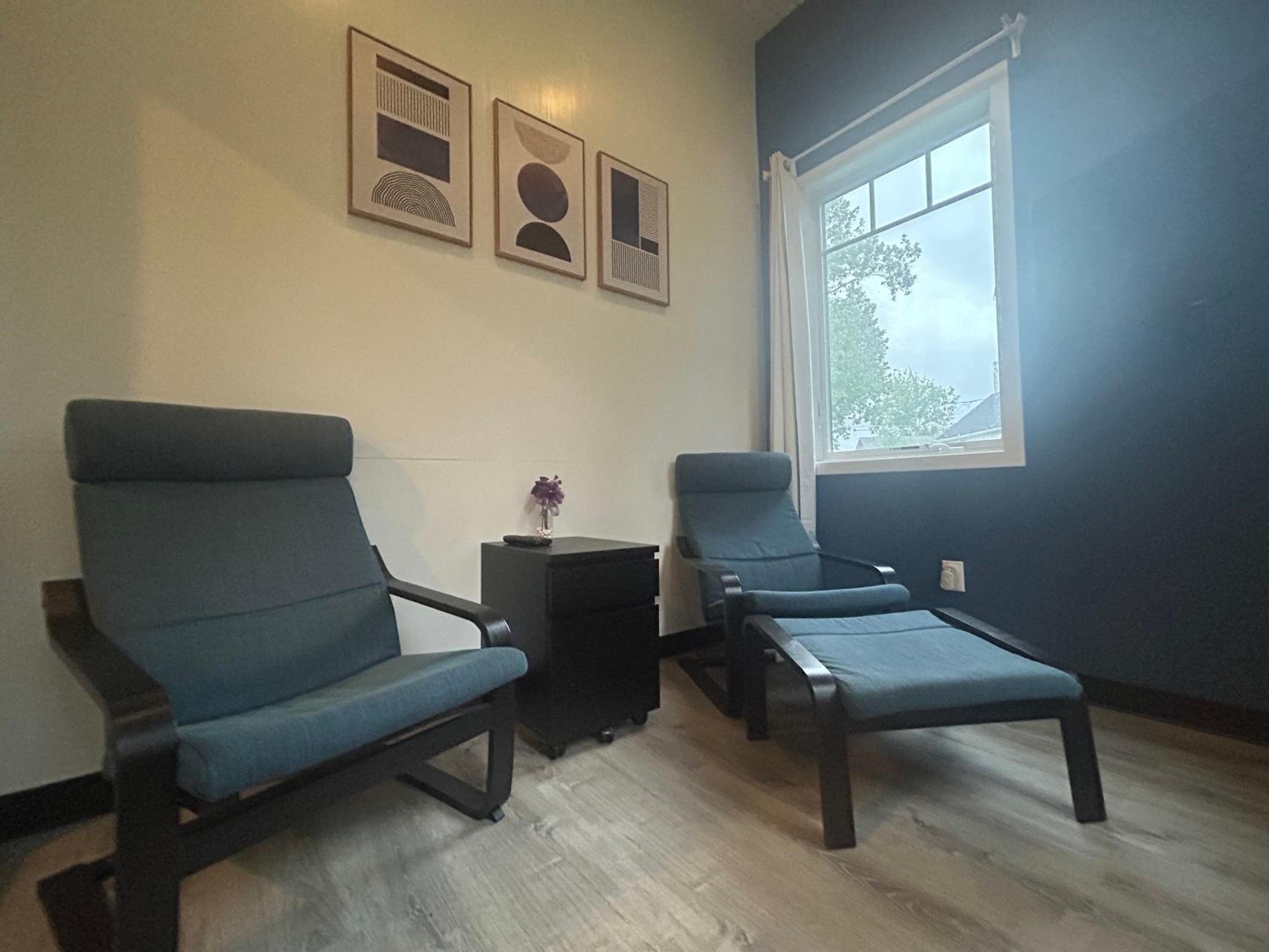 Spacious 1 BR with Kitchen and Living Room view 5