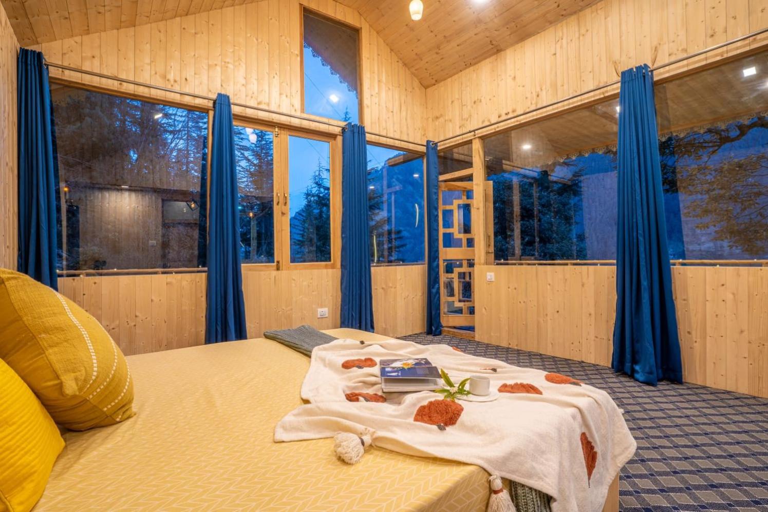 Into the woods Treehouse Jibhi view 3