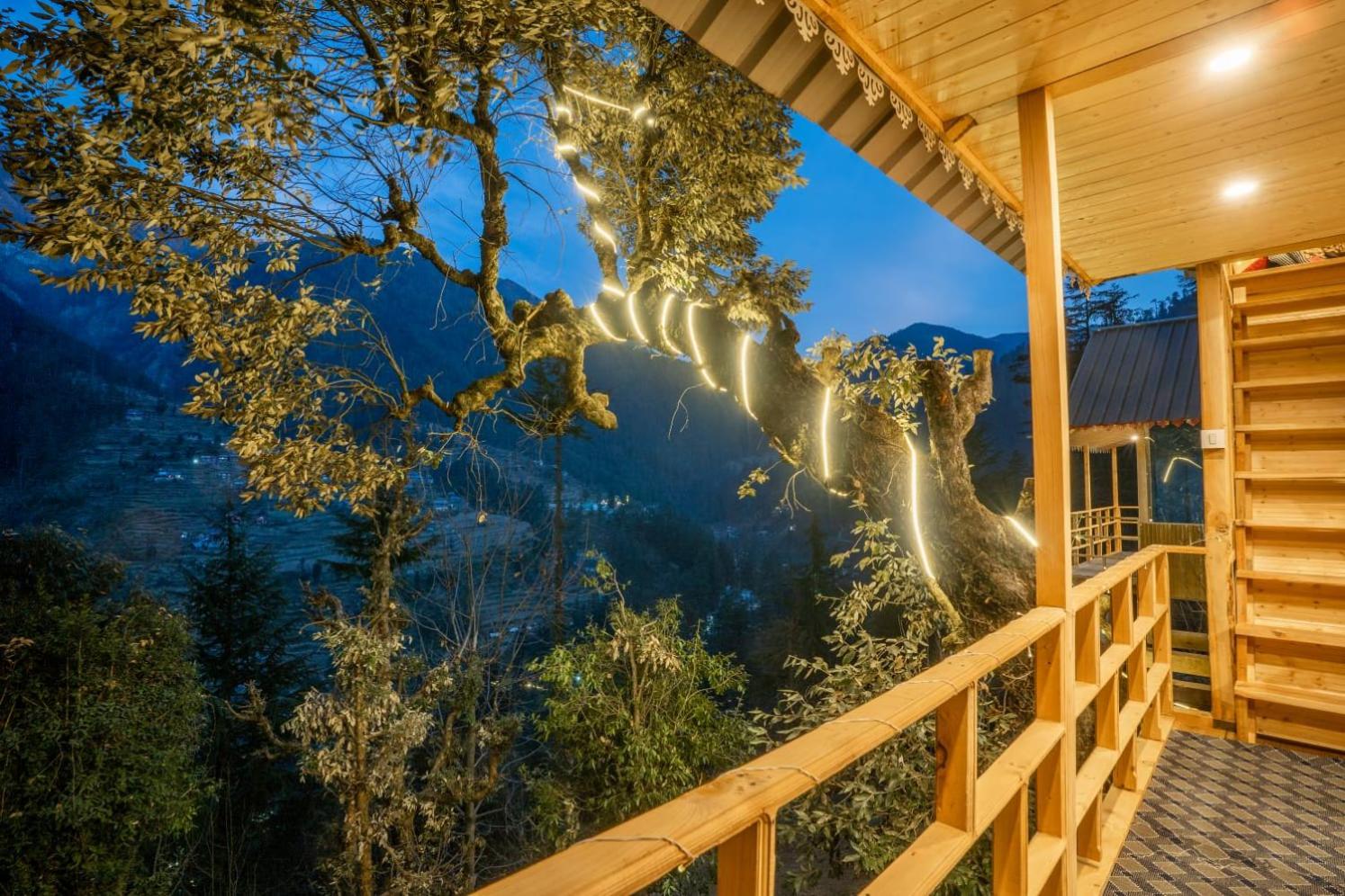 Into the woods Treehouse Jibhi view 4