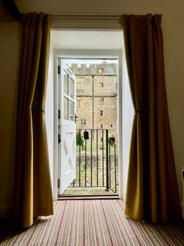 Parr Cottage at Snape Castle Mews view 3