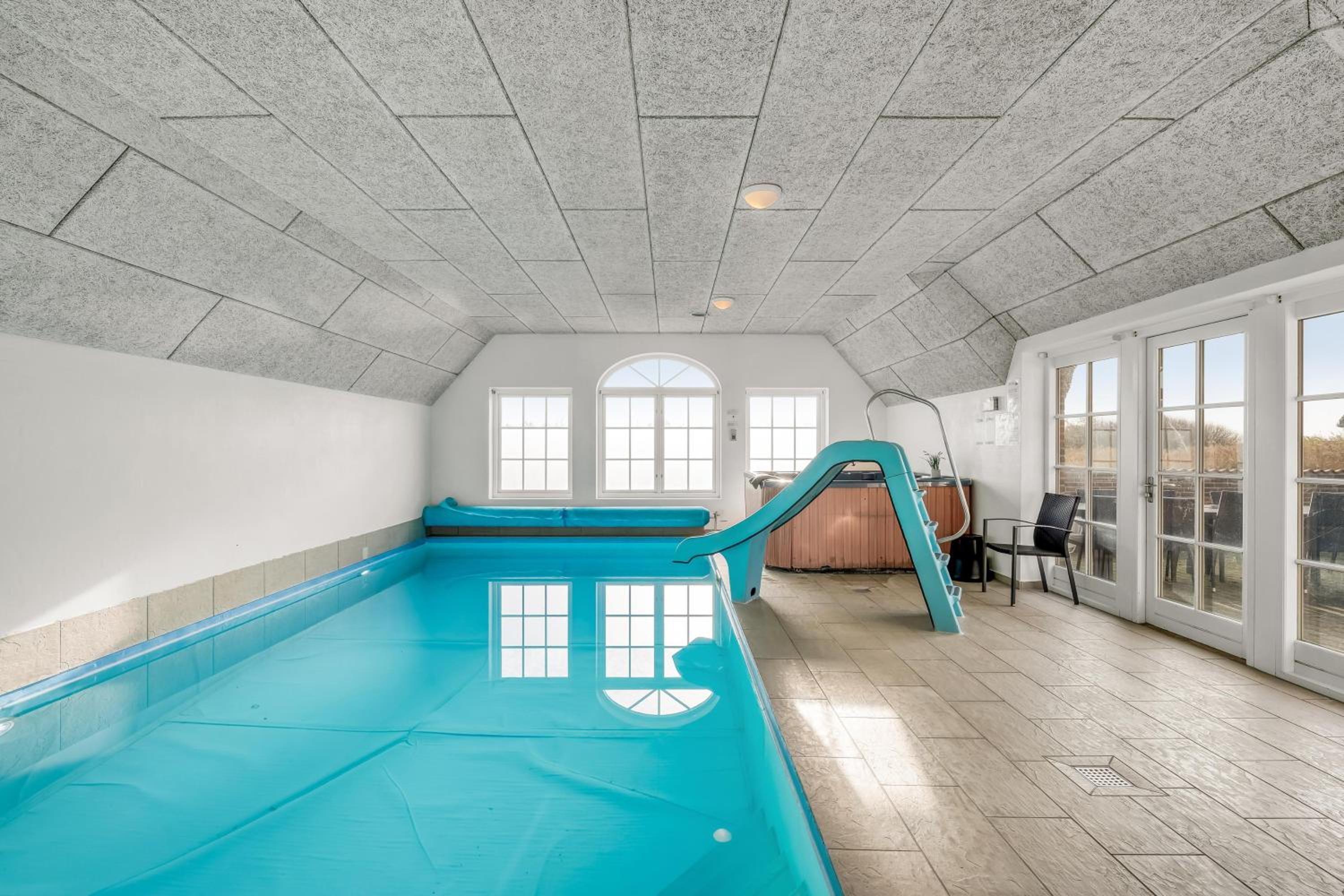 Fantastic Holiday Home With Pool And Spa For 20 People view 4