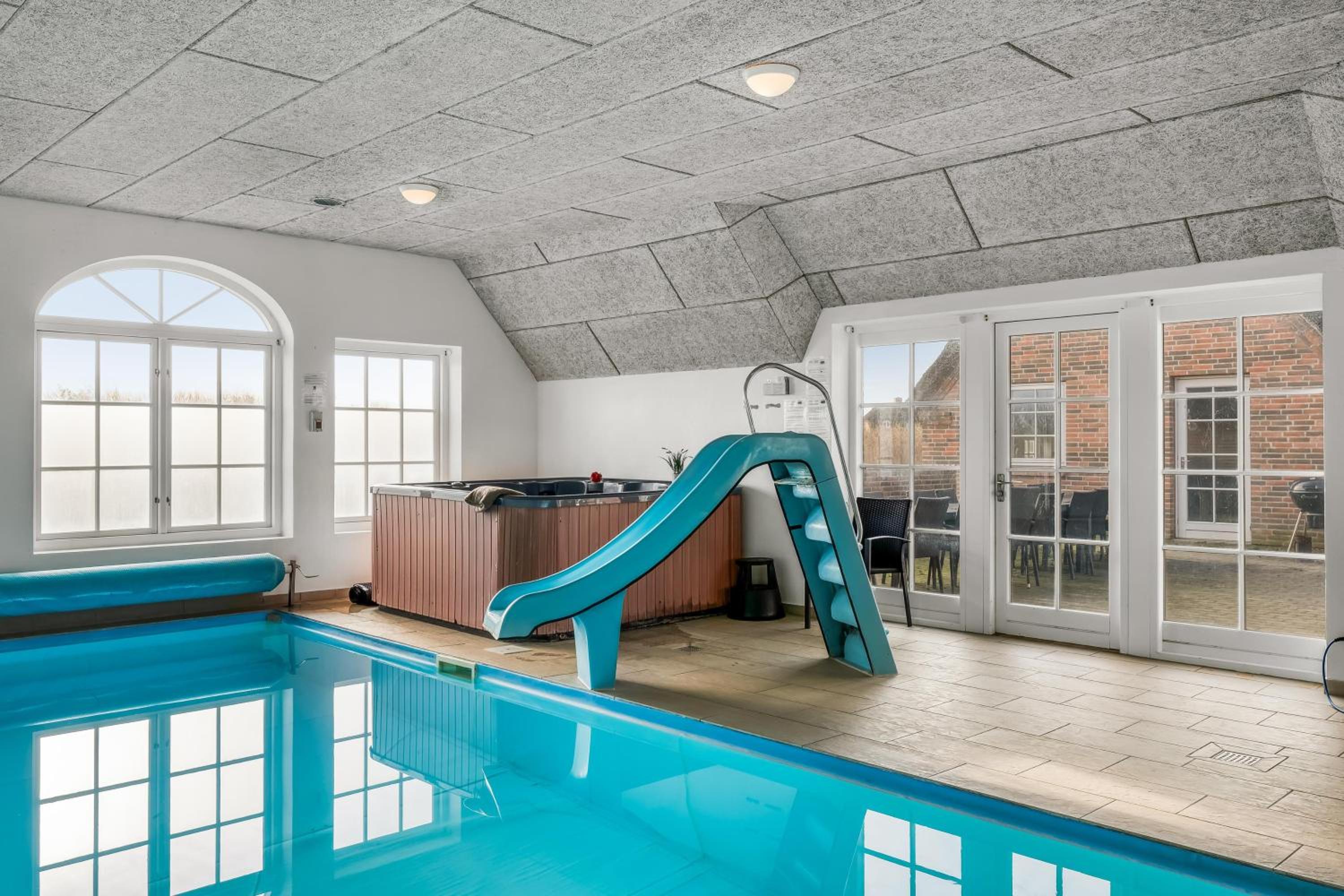 Fantastic Holiday Home With Pool And Spa For 20 People view 5