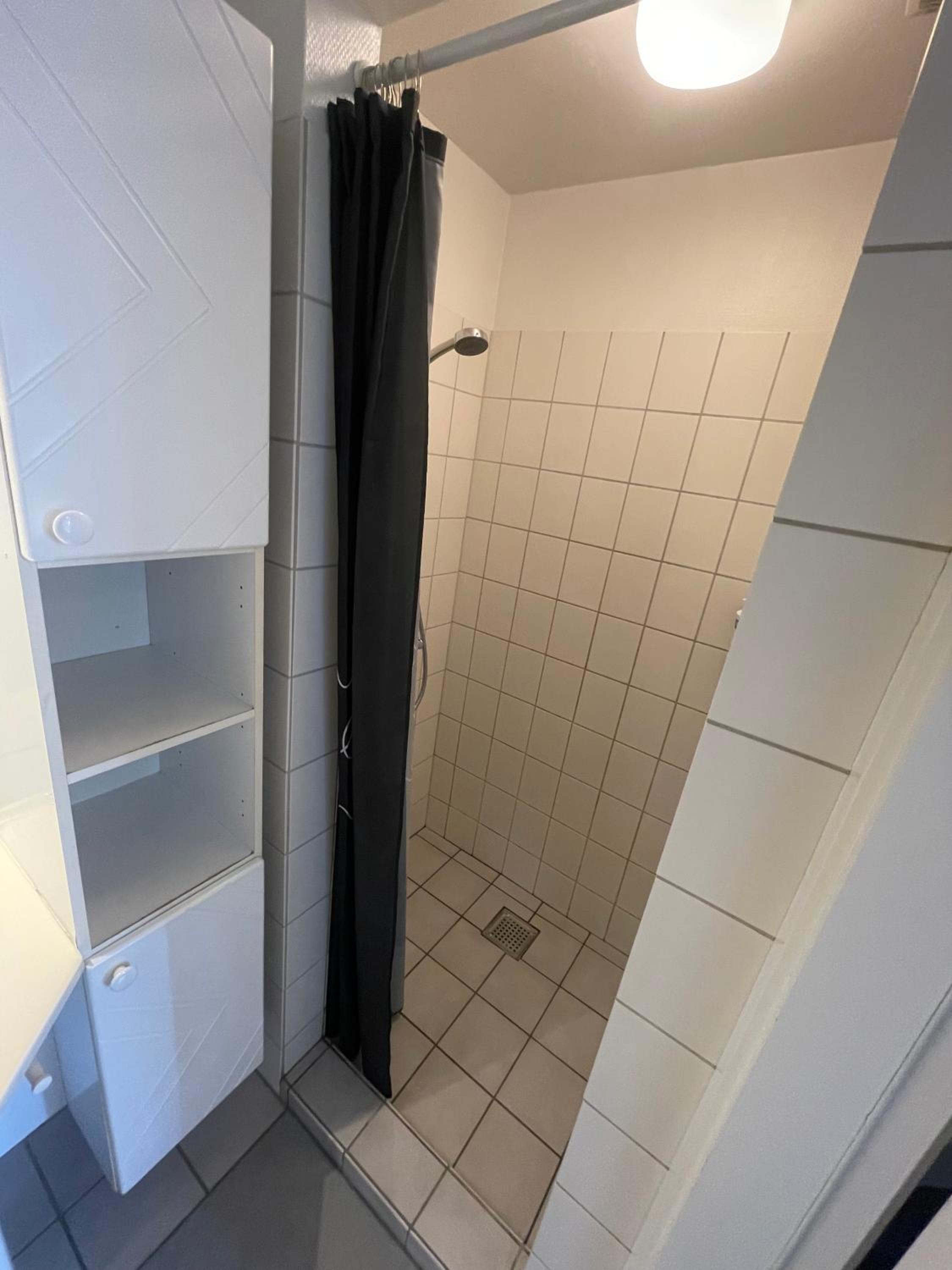 Central Apt with Parking possibility, Netflix & Near Attractions