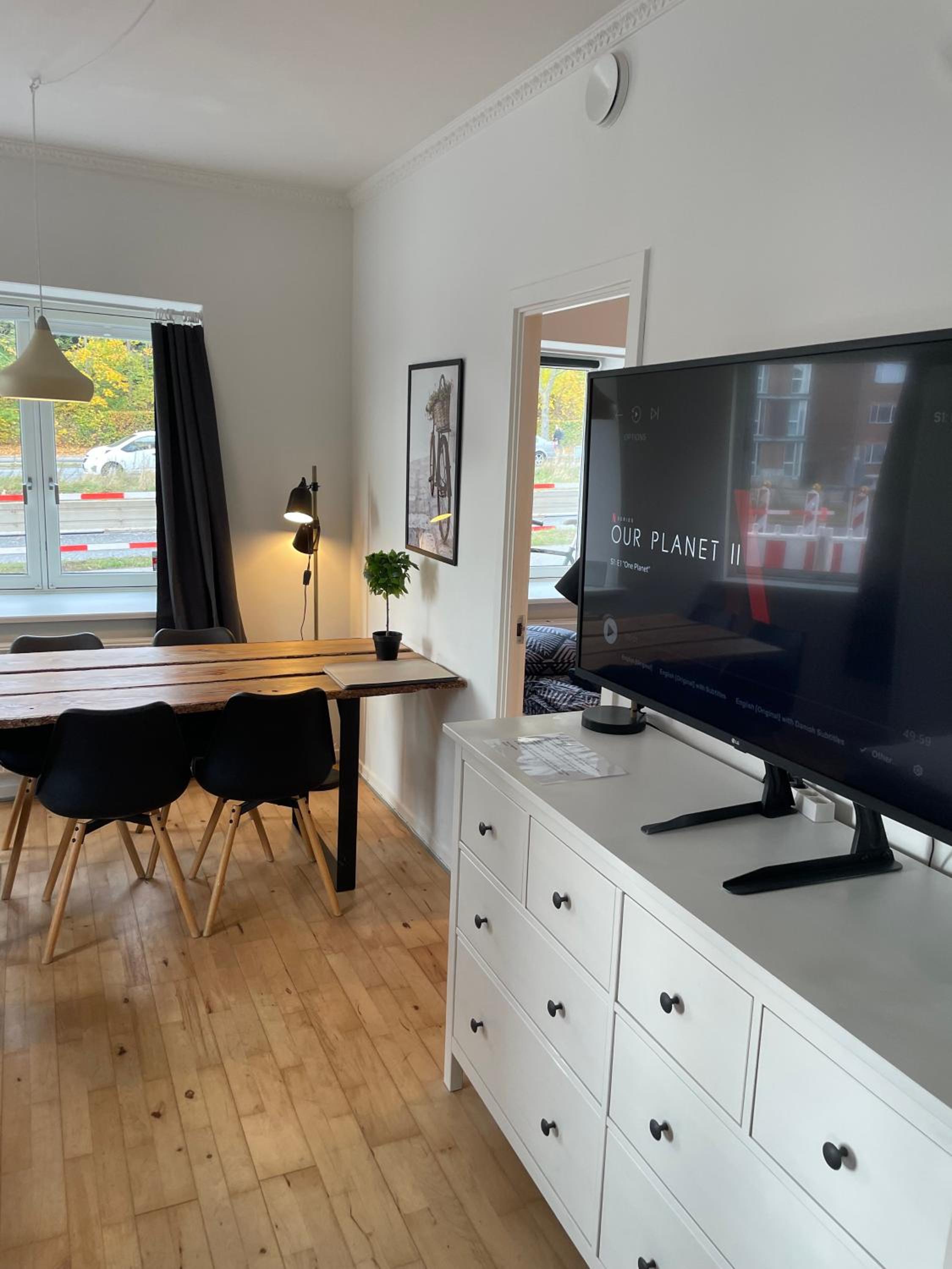 Central Apt with Parking possibility, Netflix & Near Attractions